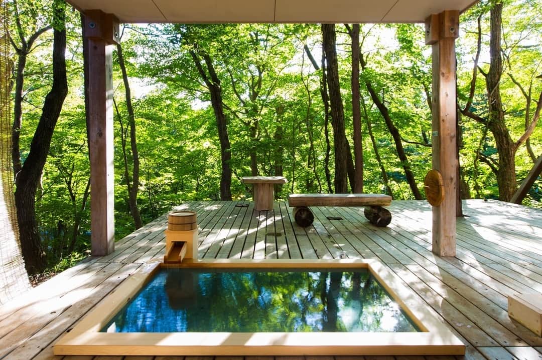 Relux | リラックスさんのインスタグラム写真 - (Relux | リラックスInstagram)「一万坪の自然林につつまれるように佇む全18室の離れ客室。 温泉は、すべて源泉掛け流し。野趣あふれる解放的なお風呂で至極の湯浴みをご満喫ください。 . 📍温泉山荘 だいこんの花 . . . 宿の詳細はプロフィールから▶ @relux_jp . 姉妹アカウントオープン💓 気になるテーマをフォローしてくださいね。 @relux_hotel @relux_ryokan @relux_trip @relux_resort @relux_design . . . #温泉山荘だいこんの花#宮城#miyagi#遠刈田温泉#温泉#onsen#露天風呂付き客室#旅館#国内旅行 #旅したくなるフォト #旅の記録 #大人の休日 #風景写真 #おでかけ #大人旅 #旅スタグラム #旅が好き #旅フォト #ダレカニミセタイケシキ #旅行好き#美しい日本 #unknownjapan #japantravel #ig_japan #instatravelgram #instatravelling #japanesehotels #traveljapan #japantravelphoto」7月31日 19時30分 - relux_jp
