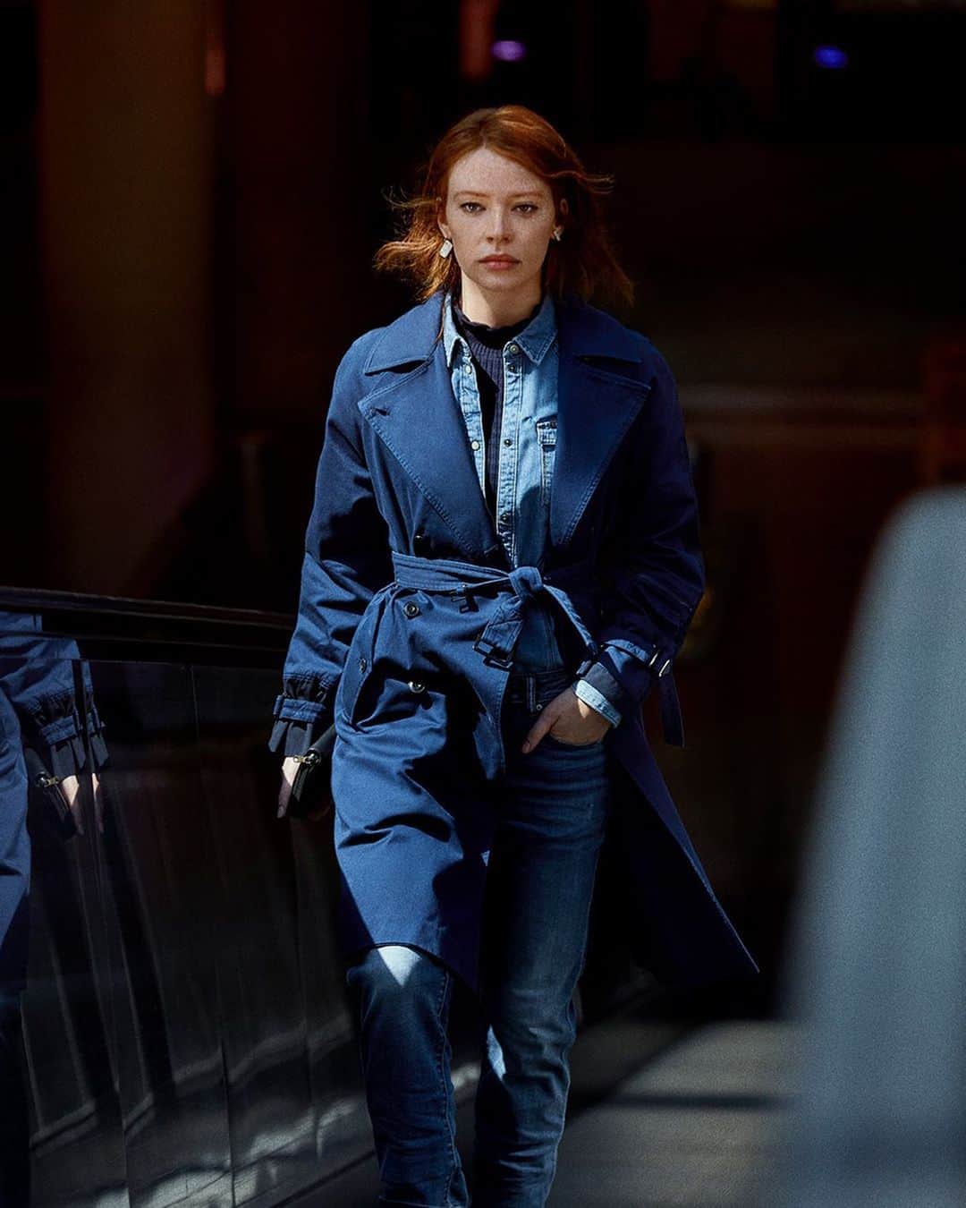 ジースター ロゥさんのインスタグラム写真 - (ジースター ロゥInstagram)「Denim on denim – The Classic Trench and 3301 straight jeans from our latest collection. Tap to shop. #GStarRAW #newarrivals」7月31日 19時27分 - gstarraw