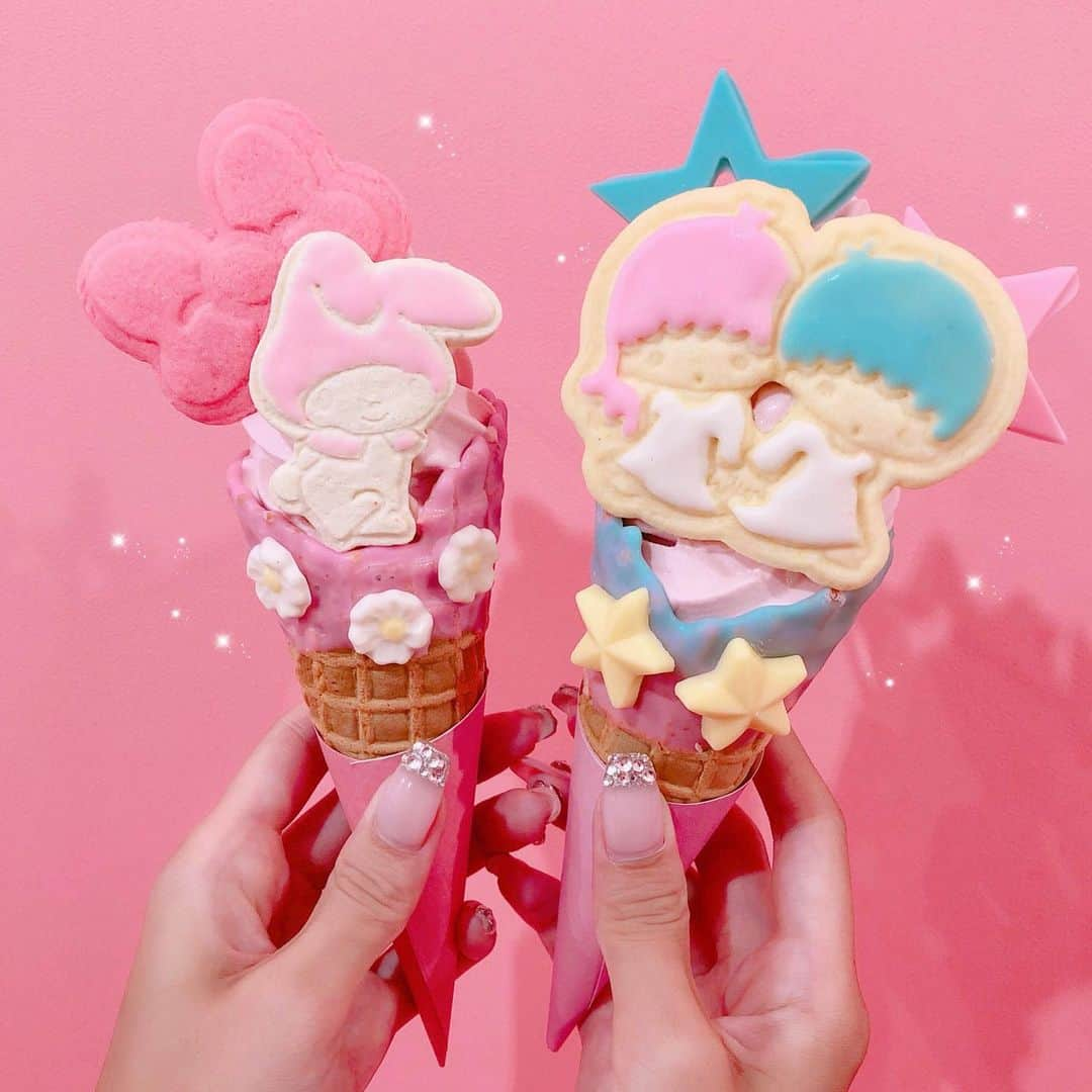 さきぼんさんのインスタグラム写真 - (さきぼんInstagram)「@eddys_ice_cream_ 8月のサンリオキャラクターはマイメロディ🎀 ずっとずっと待ってたー😢💓💓💓 7月のキキララと一緒に✩.*˚ . . #sanrio #サンリオ #サンリオコラボ #キキララ #kikilala #kikiandlala #twins #littletwinstars #リトルツインスターズ #マイメロ #マイメロディ #mymelody #さきぼんサンリオ」7月31日 19時27分 - sakibon69