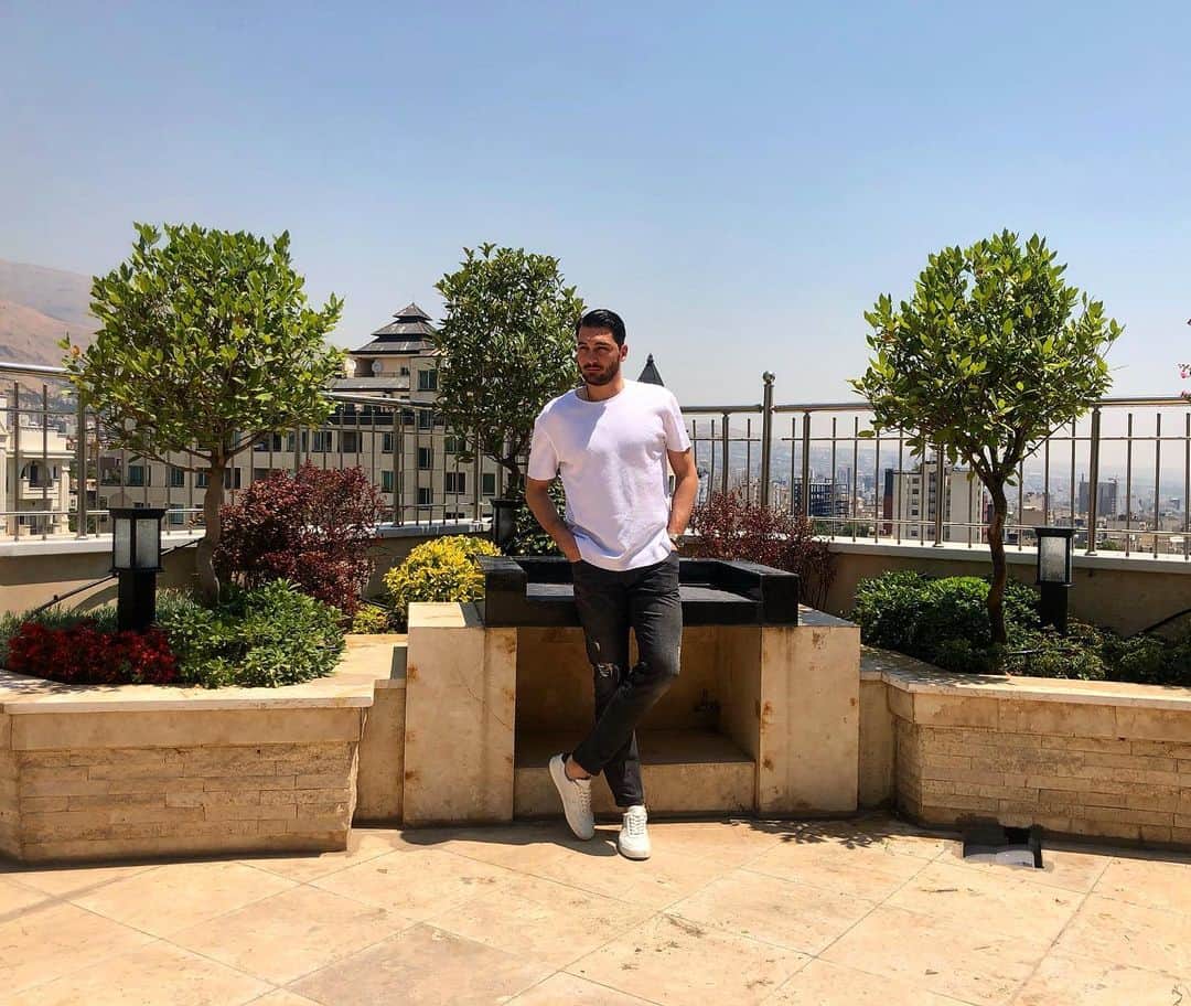 アリレザ・ハギギのインスタグラム：「Challenges are what make life interesting and overcoming them is what makes life meaningful Joshua!  چالش‌ها زندگی را جالب می‌کنند و غلبه بر چالش‌ها، زندگی را معنی‌دار می‌کند」