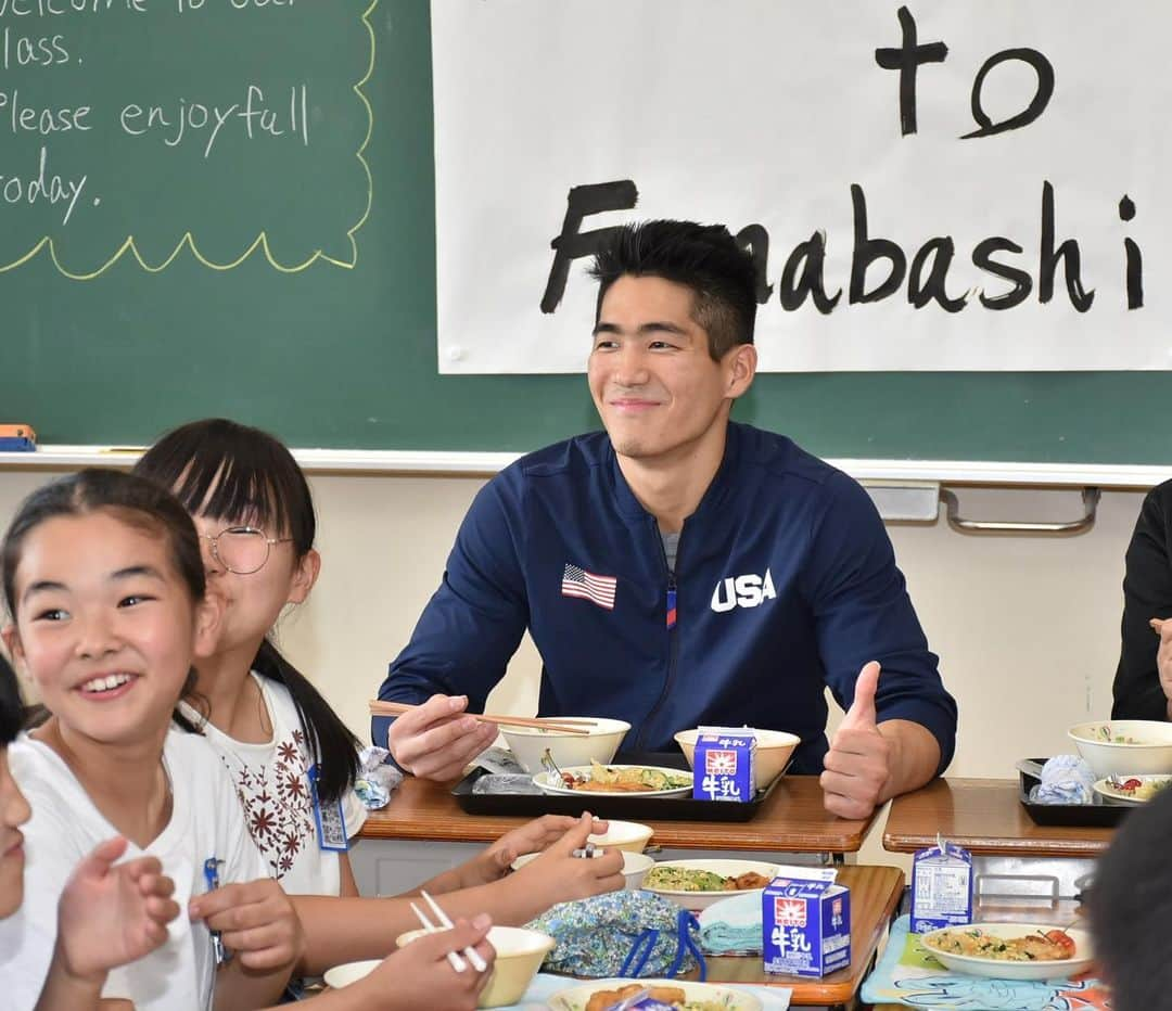 アメリカ大使館さんのインスタグラム写真 - (アメリカ大使館Instagram)「🇺🇸アメリカ体操男子代表選手達が、今年も船橋市にお邪魔して、体操教室🤸‍♂️をしたり、日本の給食🍛、茶道🍵などいろんな事を経験しました‼️ 東京オリンピック迄いよいよあと1年を切りましたね🏅 ワクワクが止まらない〜📣 . #us #usa #america #teamusa #1yrtogo #tokyo2020 #go4gold #school #culture #japan #funabashi #exchange #アメリカ #日本 #千葉 #船橋市 #athlete #gymnastics #体操 #オリンピック #パラリンピック #東京2020 #交流 #学校 #神社 #給食 #eat #茶道」7月31日 17時56分 - usembassytokyo