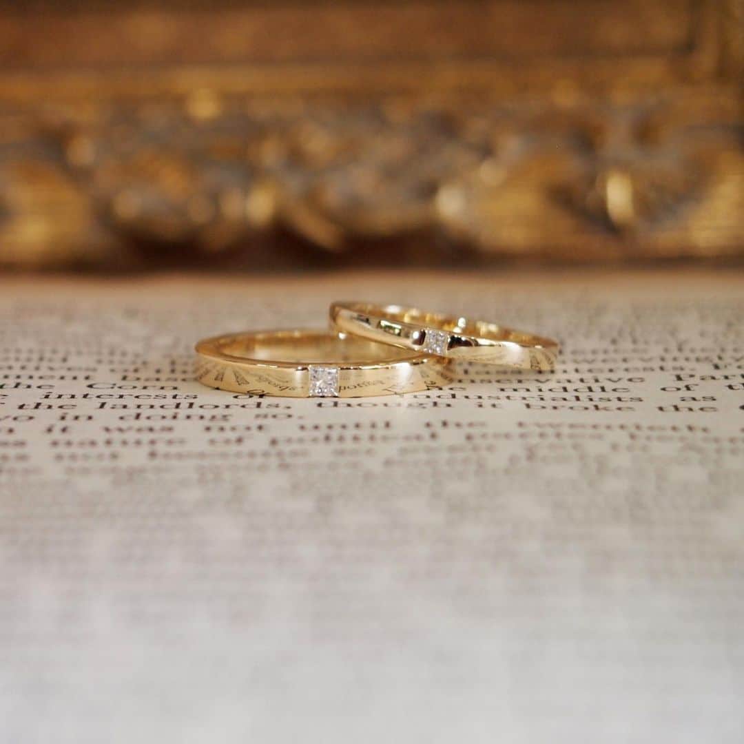 常岡康弘さんのインスタグラム写真 - (常岡康弘Instagram)「K18YG / marriage ring . プリンセスカット(四角形)のダイヤモンドを入れ製作したマリッジリング(結婚指輪)です！ お客様の指に合ったリング幅や厚みを提案し製作いたします💍 . #tsuneokajewelry#マリッジリング#結婚指輪#オーダーメイド#ハンドメイド#ジュエリー#ブライダル#ダイヤモンド#工房#アトリエ」7月31日 17時58分 - tsuneokajewelry
