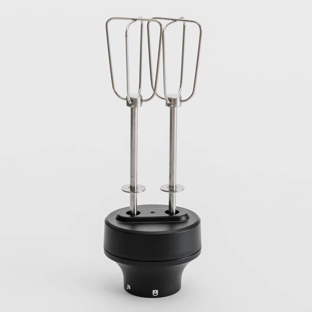 Cuisinart(クイジナート)ジャパン公式アカウントさんのインスタグラム写真 - (Cuisinart(クイジナート)ジャパン公式アカウントInstagram)「・・製品説明・製品体験Day・・ （スリム＆ライト マルチハンドブレンダー） . 8月30日に、南青山にあるクイジナートキッチンで、スリム＆ライト マルチハンドブレンダーについて、製品説明・製品体験Dayを実施します。 . 実機をお手にとって、実際に食材をつぶしたり混ぜたりしていただける機会です！ ぜひこの機会をご利用くださいませ！ . . 【日程】 2019年8月30日（金曜）　13：00～17：00 【会場】 クイジナート キッチン（東京 南青山） 東京都港区南青山1-15-41　１F 最寄駅：東京メトロ　青山一丁目駅より徒歩5分 ／ 東京メトロ　乃木坂駅より徒歩6分 【対象製品】 スリム＆ライト マルチハンドブレンダー（HB-702） http://www.cuisinart.jp/products/HB-702J.html 【内容】 基本的なアタッチメントである「ブレンダーアタッチメント」のほか、肉や魚のミンチなどにも使える「チョッパーアタッチメント」、生クリームの泡立てなどが驚く速さでできる「ビーターアタッチメント」今年6月に新登場した「マッシャーアタッチメント」、合計4種類のアタッチ メントを実際に食材を使ってお試しいただけます。 ※レッスン形式の内容ではございません。ご要望に応じて製品のご説明をさせていただきます。 【対象者】 どなたでもご来場いただけます。 【参加費】 無料 【予約】 不要 ※予約制ではございません。当日直接会場へお越しください。 ※上記時間帯は入退場自由です。 【注意事項】 当キッチンにキッズルームのご用意はございませんので、あらかじめご了承くださいませ。 . . Enjoy Cuisinart❣️ . . . #クイジナート #製品情報 #製品説明会 #製品体験会 #南青山 #クイジナートキッチン #クイジナートスタイル #入退場自由 #予約不要 #お試し #Cuisinart #Cuisinartjapan」7月31日 17時59分 - cuisine_art