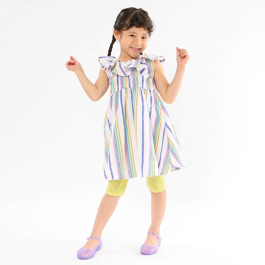 こどもの森e-shopさんのインスタグラム写真 - (こどもの森e-shopInstagram)「ㅤㅤㅤㅤㅤㅤㅤㅤㅤㅤㅤㅤㅤ ㅤㅤㅤㅤㅤㅤㅤㅤㅤㅤㅤㅤㅤ 🌈 SUMMER SALE開催中 🌈 ㅤㅤㅤㅤㅤㅤㅤㅤㅤㅤㅤㅤㅤ ／ 🗣 夏物商品最大50％OFF‼️👀 ＼ ㅤㅤㅤㅤㅤㅤㅤㅤㅤㅤㅤㅤㅤ 本日も夏のお出かけワンピをご紹介👗🌻 ㅤ 首元の大きなフリルとフレアに広がるシルエットが 女の子ムードたっぷりなCaldiaのワンピース♥︎ ㅤ 布帛素材にカラフルなマルチストライプが 涼しげで夏にピッタリです🎐 ㅤ ネオンカラーのレースレギンスをプラスすると コーデのトレンド感がアップ💛🧡 ㅤㅤㅤㅤㅤㅤㅤㅤㅤㅤㅤㅤㅤ ↑↑↑ こちらの商品今ならお得なセール価格で ゲットできちゃいます✊🏼 詳しくは商品タグをタップ🔍 ㅤ ⋆A30350 ワンピース(80～140cm)※在庫残り僅か 【SALE価格\1600+tax】50％off ㅤ ⋆A31132　レギンス(80～140cm)※在庫残り僅か 【SALE価格\1000+tax】50％off ㅤㅤㅤㅤㅤㅤㅤㅤㅤㅤㅤㅤㅤ ※カラー・サイズによって完売の商品もございます。 ※こどもの森eshopでの現時点の販売価格です。 ㅤㅤㅤㅤㅤㅤㅤㅤㅤㅤㅤㅤㅤ ㅤㅤㅤㅤㅤㅤㅤㅤㅤㅤㅤㅤㅤ #こどもの森eshop #こどもの森 #丸高衣料 #moujonjon #ムージョンジョン #daddyohdaddy #ダティオダディ #Caldia #カルディア #studiomini #スタジオミニ #kidszoo #キッズズー #donkeyjossy #ドンキージョッシー #子供服 #こどもふく #プチプラ #キッズコーデ #キッズファッション #ワンピース #夏休み」7月31日 18時00分 - kodomonomori_eshop