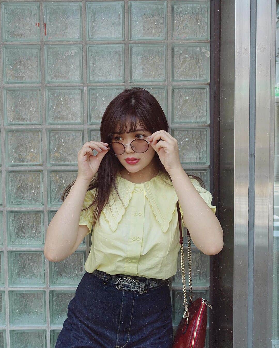 junko onagi ／小梛準子さんのインスタグラム写真 - (junko onagi ／小梛準子Instagram)「ㅤㅤㅤㅤㅤㅤㅤㅤㅤㅤ ㅤㅤㅤㅤㅤㅤㅤㅤㅤㅤ 昨日届いたイエローのブラウス 今日すぐに着た🌼🌼🌼 ㅤㅤㅤㅤㅤㅤㅤㅤㅤㅤ #じゅんこーでちゃん #tops ▶︎ @j023.official  #belt ▶︎ @lilpolgy1993  #pants ▶︎ @azulbymoussy_official  #sunglasses ▶︎ @lavid_eyewear  #bag ▶︎ @jgene_official ㅤㅤㅤㅤㅤㅤㅤㅤㅤㅤ #j023 #lilpolgy1993 #リルポロジー #ベルト #ワイドデニムパンツ #moussy #azulbymoussy #アズールバイマウジー #マウジー #zara #ザラ #Jgene #ジェイジーン #ショルダーバッグ #カラーレンズ #サングラス #lavid #ラビド #lavidのある生活 #夏コーデ #韓国ファッション #韓国通販 #オルチャンコーデ」7月31日 18時08分 - jnco0417