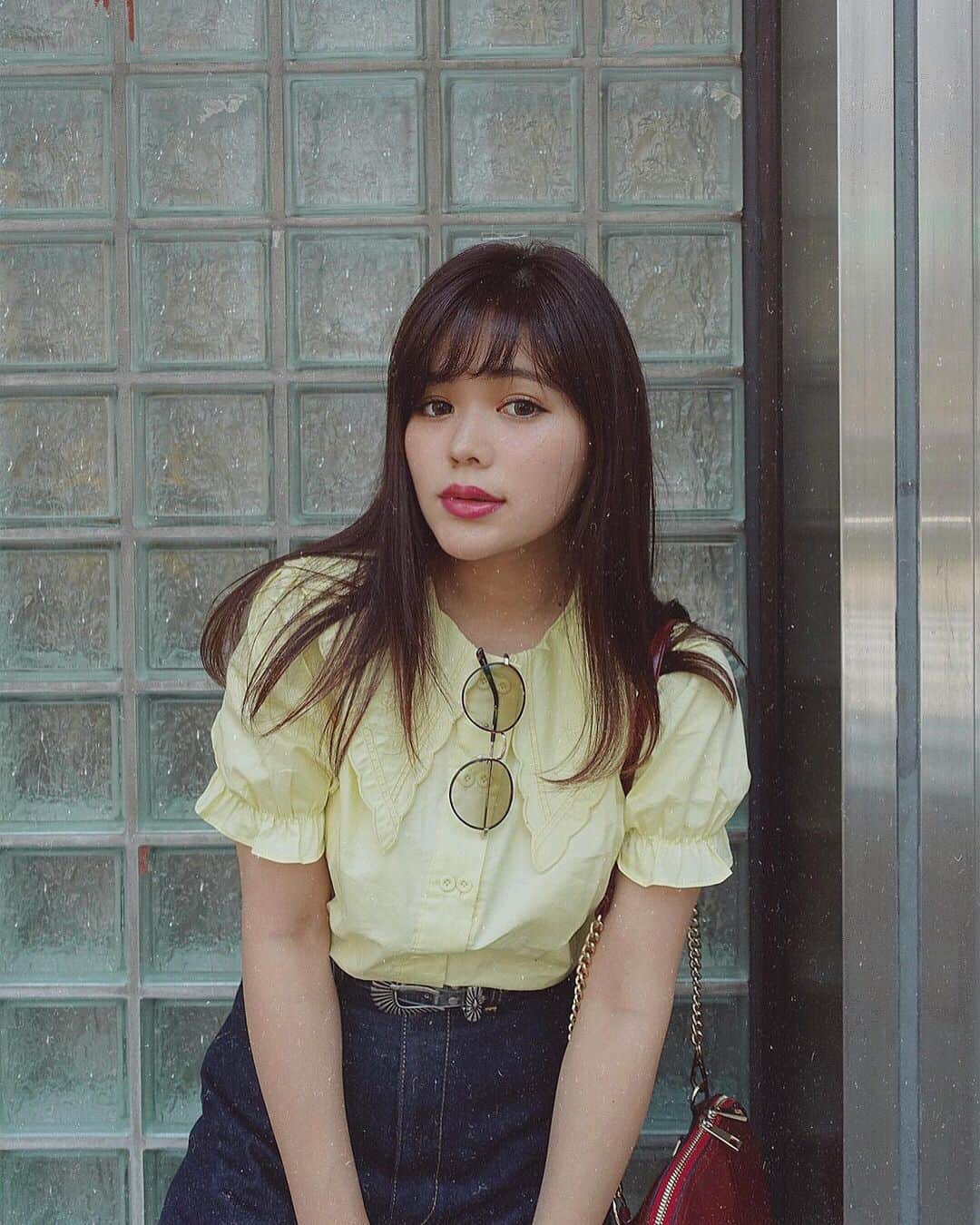 junko onagi ／小梛準子さんのインスタグラム写真 - (junko onagi ／小梛準子Instagram)「ㅤㅤㅤㅤㅤㅤㅤㅤㅤㅤ ㅤㅤㅤㅤㅤㅤㅤㅤㅤㅤ 昨日届いたイエローのブラウス 今日すぐに着た🌼🌼🌼 ㅤㅤㅤㅤㅤㅤㅤㅤㅤㅤ #じゅんこーでちゃん #tops ▶︎ @j023.official  #belt ▶︎ @lilpolgy1993  #pants ▶︎ @azulbymoussy_official  #sunglasses ▶︎ @lavid_eyewear  #bag ▶︎ @jgene_official ㅤㅤㅤㅤㅤㅤㅤㅤㅤㅤ #j023 #lilpolgy1993 #リルポロジー #ベルト #ワイドデニムパンツ #moussy #azulbymoussy #アズールバイマウジー #マウジー #zara #ザラ #Jgene #ジェイジーン #ショルダーバッグ #カラーレンズ #サングラス #lavid #ラビド #lavidのある生活 #夏コーデ #韓国ファッション #韓国通販 #オルチャンコーデ」7月31日 18時08分 - jnco0417