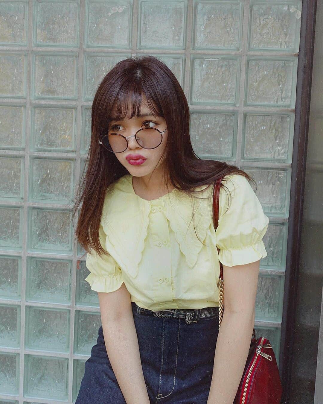 junko onagi ／小梛準子さんのインスタグラム写真 - (junko onagi ／小梛準子Instagram)「ㅤㅤㅤㅤㅤㅤㅤㅤㅤㅤ ㅤㅤㅤㅤㅤㅤㅤㅤㅤㅤ 昨日届いたイエローのブラウス 今日すぐに着た🌼🌼🌼 ㅤㅤㅤㅤㅤㅤㅤㅤㅤㅤ #じゅんこーでちゃん #tops ▶︎ @j023.official  #belt ▶︎ @lilpolgy1993  #pants ▶︎ @azulbymoussy_official  #sunglasses ▶︎ @lavid_eyewear  #bag ▶︎ @jgene_official ㅤㅤㅤㅤㅤㅤㅤㅤㅤㅤ #j023 #lilpolgy1993 #リルポロジー #ベルト #ワイドデニムパンツ #moussy #azulbymoussy #アズールバイマウジー #マウジー #zara #ザラ #Jgene #ジェイジーン #ショルダーバッグ #カラーレンズ #サングラス #lavid #ラビド #lavidのある生活 #夏コーデ #韓国ファッション #韓国通販 #オルチャンコーデ」7月31日 18時08分 - jnco0417