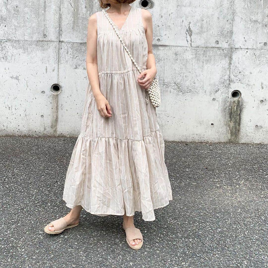 titivateさんのインスタグラム写真 - (titivateInstagram)「. . 【 style share 】 ティアードノースリーブリラックスワンピース 品番: ASXP1869 ¥4,590+tax . @_____m.m.7114_ 様、素敵なコーディネートありがとうございます！ ボリューム感たっぷりのティアードデザインが大人可愛いノースリーブリラックスワンピース🌼 ウエストの紐を絞ってフロントで結んだり両サイドで結んだり、前後2wayとしても着用頂ける優秀アイテムです✨ . STYLE SHARE 募集中！ titivateのアイテムを取り入れてコーデを投稿しよう！ ハッシュタグは『#titivatestyle』 . 素敵な着こなしで、もしかしたらtitivateのアカウントで紹介されちゃうかも⁈ 「リアル」で「身近」なオシャレコーデを楽しみにしています♪ . #titivate #ティティベイト #ファッション #ワンピース #ティアードワンピース #ノースリーブワンピース . . #Repost @_____m.m.7114_ ・・・ ・ ・ @titivatejp  #ティアードノースリーブリラックスワンピース ・ ブラック小物をポイントにするのも気に入ってたけど ワントーンも可愛い♡ ・ ・ #titivate#titivatestyle#ティティベイト #ワンピース#mamagirl_sugotoku」7月31日 18時13分 - titivatejp