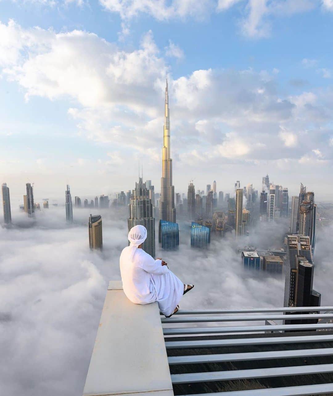 ドバイのインスタグラム：「World’s tallest building #BurjKhalifa #Dubai 📷@dubai.uae.dxb」