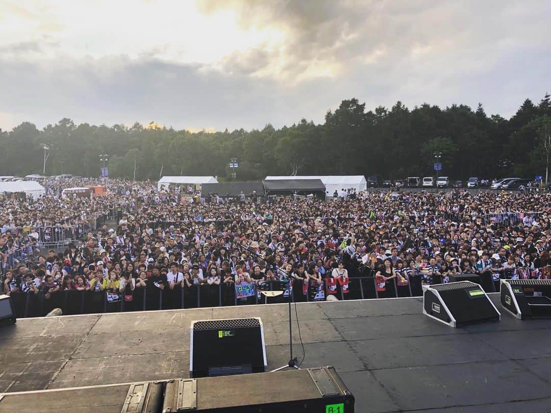 GLAYさんのインスタグラム写真 - (GLAYInstagram)「『GLAY DAY JAPAN PREMIER LIVE in Chitose Powered by HOTEL GLAY』まもなく開演です！ #GLAY #GLAYの日 #フリーライブ#HAPPYSWING」7月31日 18時25分 - glay0525_official