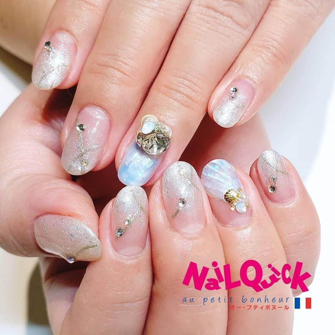 ネイルサロンならネイルクイックさんのインスタグラム写真 - (ネイルサロンならネイルクイックInstagram)「［@nailquick_atrevie_otsuka］ #ネイルクイックオープティボヌール大塚店 ・・・ 🐚人気の#貝殻ネイル　 @nailparfaitgel ‐ ‐ ‐ ‐ ‐ ‐ ‐ ‐ ‐ ‐ ‐ ‐ ‐ ‐ ‐  使用カラー ☆クリアホワイト ☆クリアブルー ☆パールホワイト ・オロル ・ アルジャン ・ ----*----*----*----*----*----*----*----* 豊島区南大塚3-33-1 アトレヴィ大塚2F ネイルクイック オー・プティボヌール アトレヴィ大塚店 ☎︎03-5944-8001 ----*----*----*----*----*----*----*----* ・ #ネイルクイック #ネイルパフェ  #ネイルパフェジェル  #nairparfait #nailquick #nail #nailart #naildesign  #ネイル #ネイルアート#大塚 #アトレ #アトレヴィ #アトレヴィ大塚 #オープティボヌール  #ジェルネイル  #シンプルネイル #summerネイル」7月31日 18時26分 - nailquick