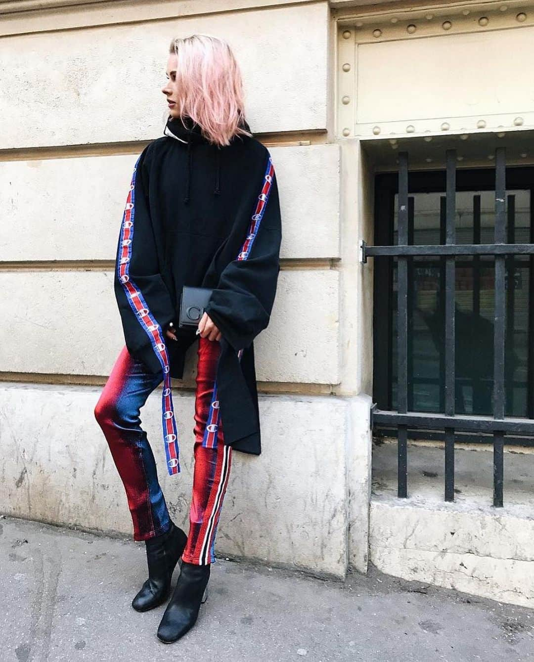 Juliett K.さんのインスタグラム写真 - (Juliett K.Instagram)「#tb #streetstyle #OOTD 1-10? Ktora stylizacja najbardziej Wam się podoba? Pomyślałam, ze od czasu do czasu będę robiła taki mix 10ciu wybranych lookow z różnych lat. Co się w moim stylu zmieniło, co było i co jest dalej modne? 🙃🙌🏼 #maffashionlooks #streetlook」7月31日 18時31分 - maffashion_official