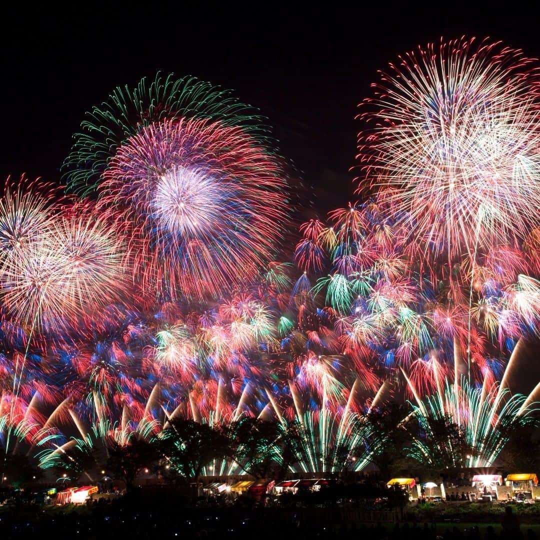 THE GATEさんのインスタグラム写真 - (THE GATEInstagram)「【Follow us! @thegate_japan】THE GATE is a website for all journeys in Japan. Follow @thegate_japan for japan travel inspiration! . Tsuchiura All Japan Fireworks Competition (#土浦全国花火競技大会) gathers Japan’s most skilled fireworks technicians to create a beautiful summer night you’ll never forget. . The event began in 1925 for fireworks technicians to test their skills. . You can also catch the “Tsuchiura hanabi-zukushi”(#土浦花火づくし), where over 2,000 fireworks are lit up on a span of 500 meters. . . #Japan #thegate_japan #travel #exploring #thegate #Sendai #thegate_fireworks#visitjapan #sightseeing #ilovejapan #triptojapan #scenery #vacation #holiday #travelphotography #japaneseview #festival #summer #japanesetemple #summerfestival #fireworks #fireworksfestival#fireworks2019」7月31日 18時35分 - thegate_travel