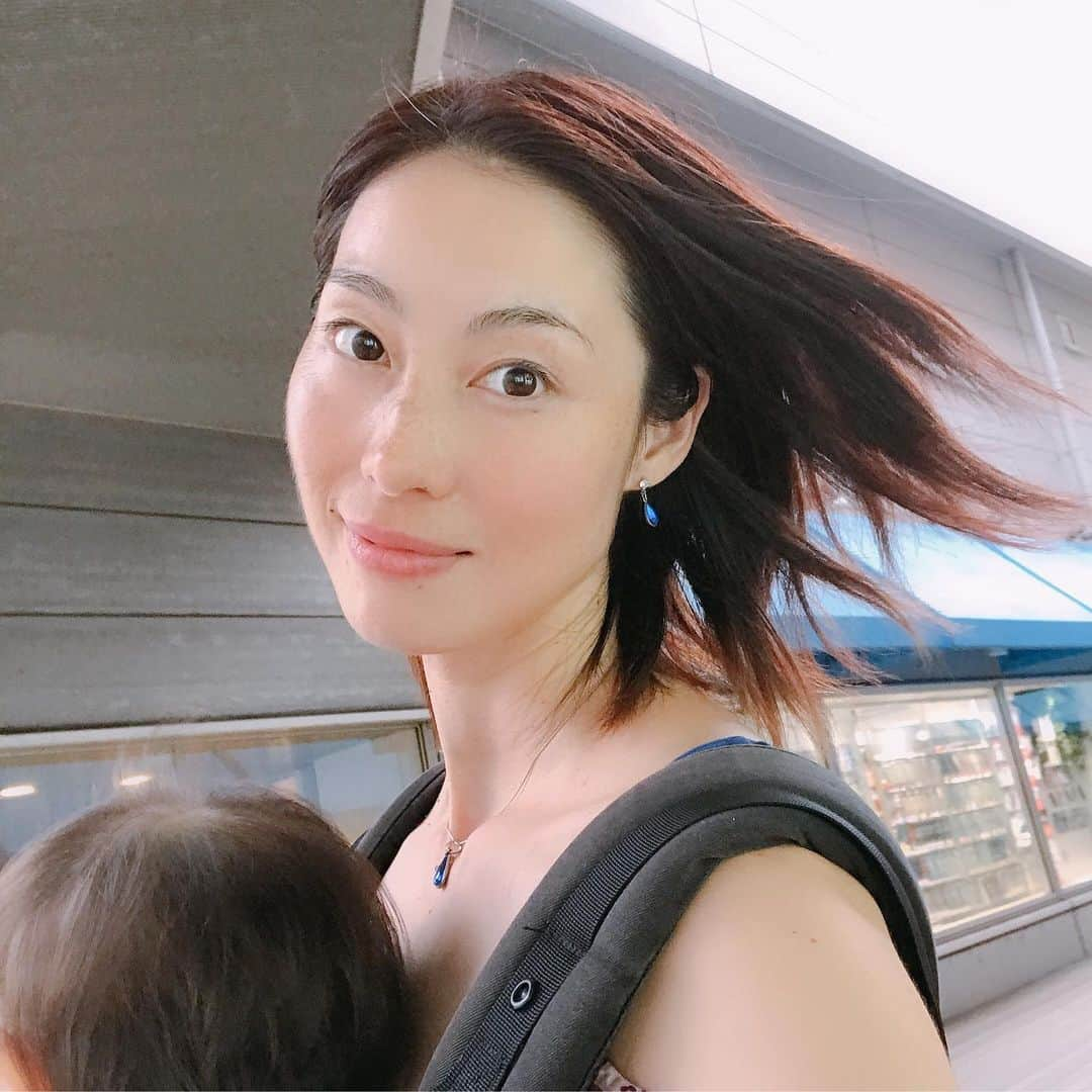 佐藤康恵さんのインスタグラム写真 - (佐藤康恵Instagram)「ラジオ📻でゲストトークします🌺 生放送でサテライトスタジオなので観覧出来るそうです🤗💖 会いに来てくださいね！ 放送局 レインボータウンFM 番組名 Tokyo more+内 ヘルシーラボ 放送日 8月3日 土曜日 9:41-9:55 頃  私の健康管理 子育て中の健康管理 ストレッチクラスの話  をします🤗💖 皆さん、ぜひ聞いてくれたら嬉しいです🌺🌺🌺 #ラジオ #佐藤康恵 #トーク #レインボータウン #聴いてね！ #mama #good #さとうやすえ #singer #ysjewel #model」7月31日 18時41分 - yasuesato.official