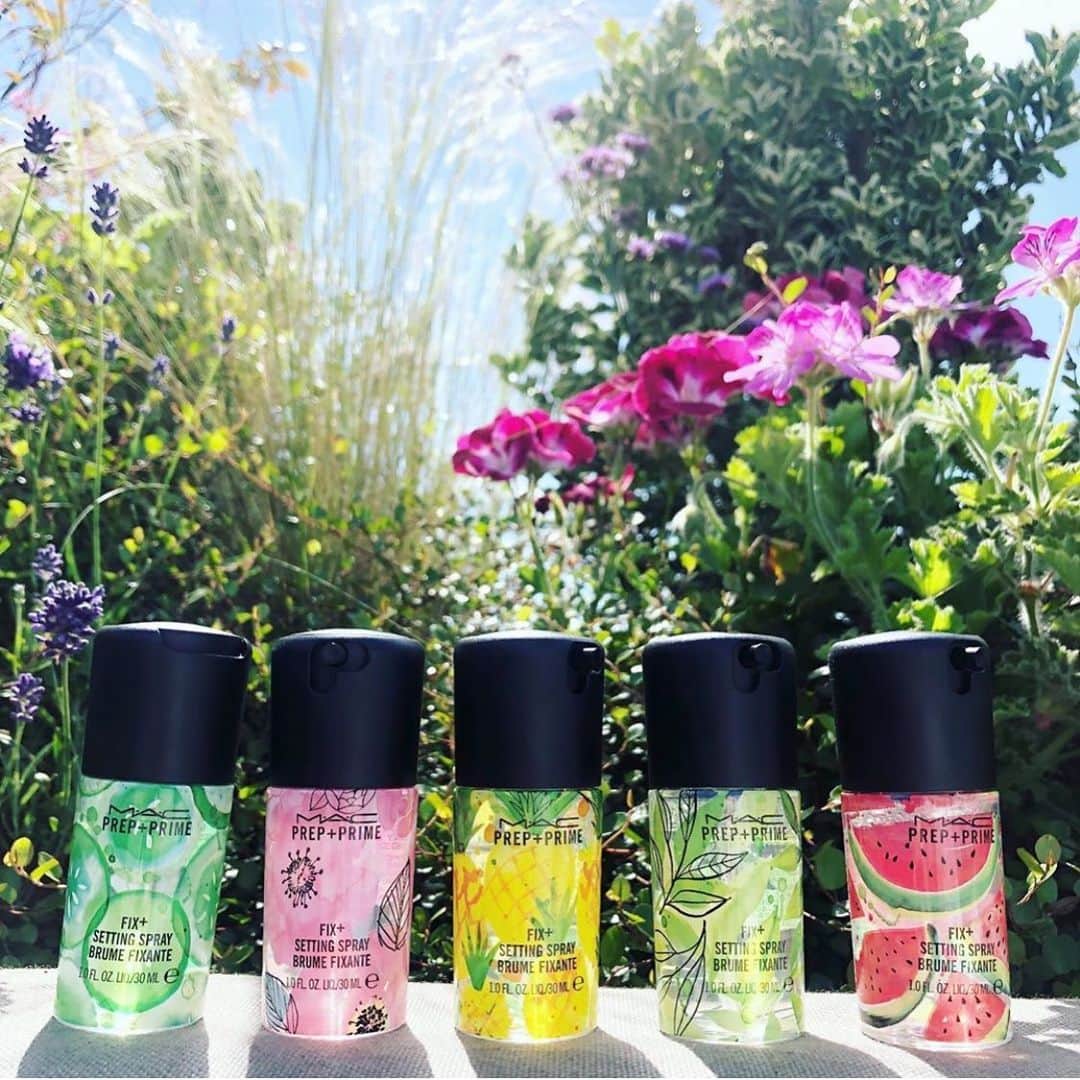 M·A·C Cosmetics UK & Irelandさんのインスタグラム写真 - (M·A·C Cosmetics UK & IrelandInstagram)「Five new reasons to love Fix+! 🥒🌸🍍🍃🍉⁠⠀ 💄 Now in Cucumber, Peony, Pineapple, White Tea and Watermelon. Which ones your favourite?⁠ #regram @clairemulleady ⁠⠀ ⁠#ScentsofSummer #FixPlus #MACCosmeticsUK #MACCosmetics」7月31日 18時45分 - maccosmeticsuk