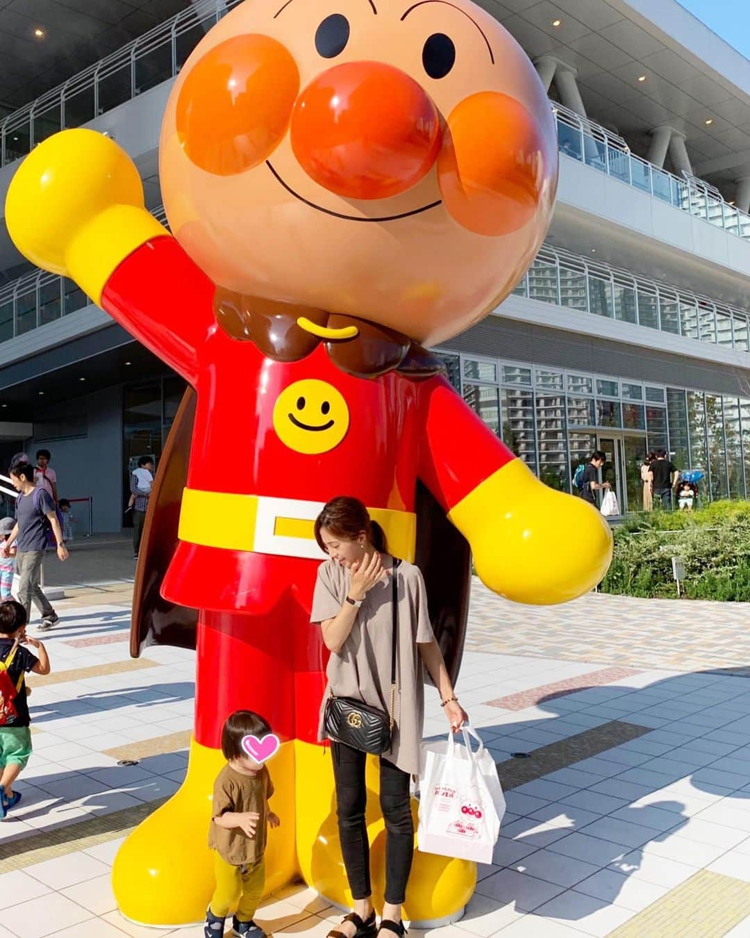 安田美沙子さんのインスタグラム写真 - (安田美沙子Instagram)「せっかくの横浜！ということで、アンパンマンミュージアムまで足を伸ばしました😊✨ 時間がなかったので、一階を少し見たらパン屋に直行❤️❤️❤️無事に買えました😊⭐️ アンパンマンてなんでこんなにかわいいの😍❤️みんながアンパンマンの世界みたいに、ニコニコできたらいいなぁ✨アンパンマン好きになってくれて嬉しい❤️ #instagood #アンパンマン #アンパンマンミュージアム」7月31日 18時56分 - yasuda_misako