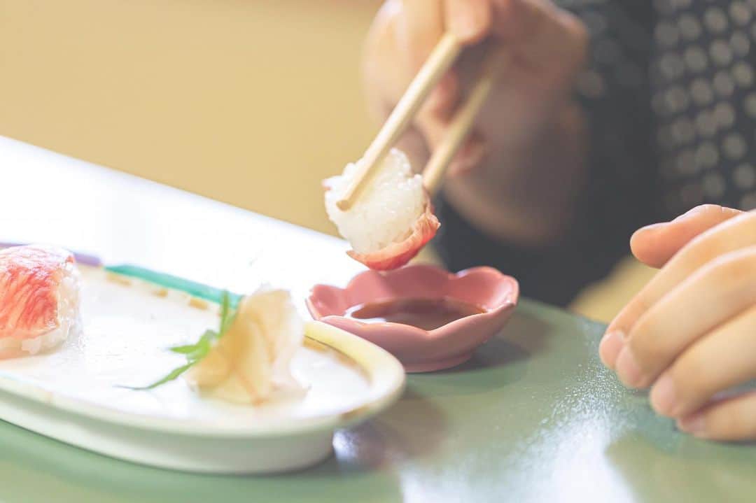 東北女子さんのインスタグラム写真 - (東北女子Instagram)「. #猊鼻溪 周遭美食─#前澤牛 . 之前介紹過山形米澤牛，這次來吃吃看岩手的前澤牛😍 前澤牛的口感較為柔軟， 配上日式壽司燒的料理方式恰恰好✨✨ . #和風れすとらん #牛の里 📍交通：從JR #前沢站 徒步5分鐘 📍營業：11:00-20:00 📍價格：前澤牛套餐3500円～ . #日本東北  #東北 #岩手 #牛肉 #日本美食 #肉 #日本自助 #東北之旅 #日本食 #日本牛肉 #岩手好好玩 #japan_food #iwate  #iiiwate #日本牛 #節旅 #行くぜ東北 #東北女子travel #前沢牛 #日本好吃  #tohoku」7月31日 18時53分 - tohoku_girl_official