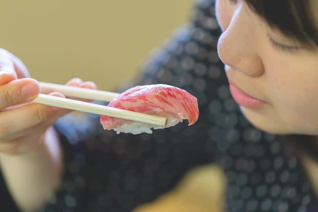 東北女子さんのインスタグラム写真 - (東北女子Instagram)「. #猊鼻溪 周遭美食─#前澤牛 . 之前介紹過山形米澤牛，這次來吃吃看岩手的前澤牛😍 前澤牛的口感較為柔軟， 配上日式壽司燒的料理方式恰恰好✨✨ . #和風れすとらん #牛の里 📍交通：從JR #前沢站 徒步5分鐘 📍營業：11:00-20:00 📍價格：前澤牛套餐3500円～ . #日本東北  #東北 #岩手 #牛肉 #日本美食 #肉 #日本自助 #東北之旅 #日本食 #日本牛肉 #岩手好好玩 #japan_food #iwate  #iiiwate #日本牛 #節旅 #行くぜ東北 #東北女子travel #前沢牛 #日本好吃  #tohoku」7月31日 18時53分 - tohoku_girl_official