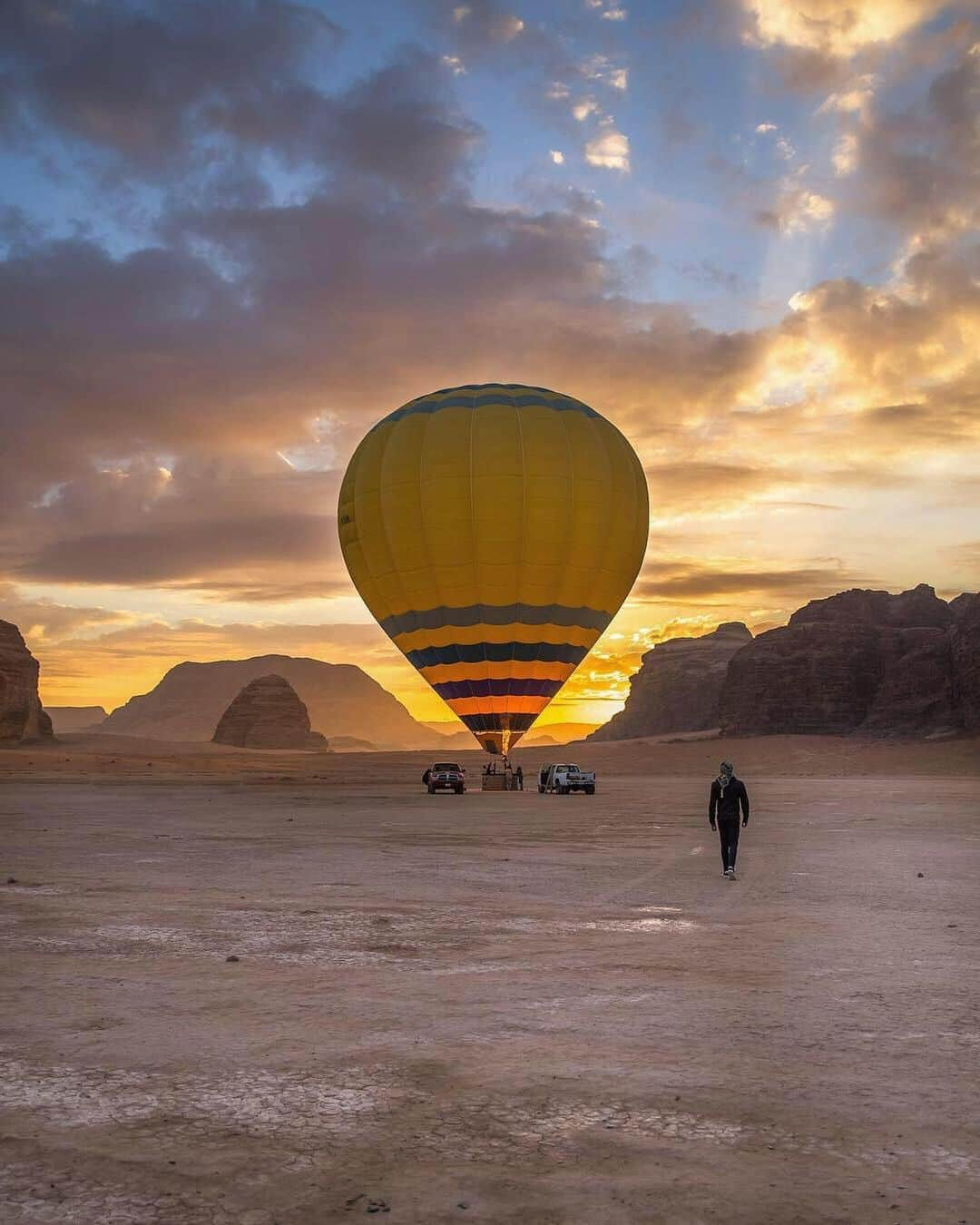 Canon Photographyさんのインスタグラム写真 - (Canon PhotographyInstagram)「Mars on earth  With this collection @davide.anzimanni presents you his favorite place in the world, Wadi rum Desert. Can you guess why he didn’t wanna leave? #canon_photos #jordan」7月31日 18時57分 - cpcollectives