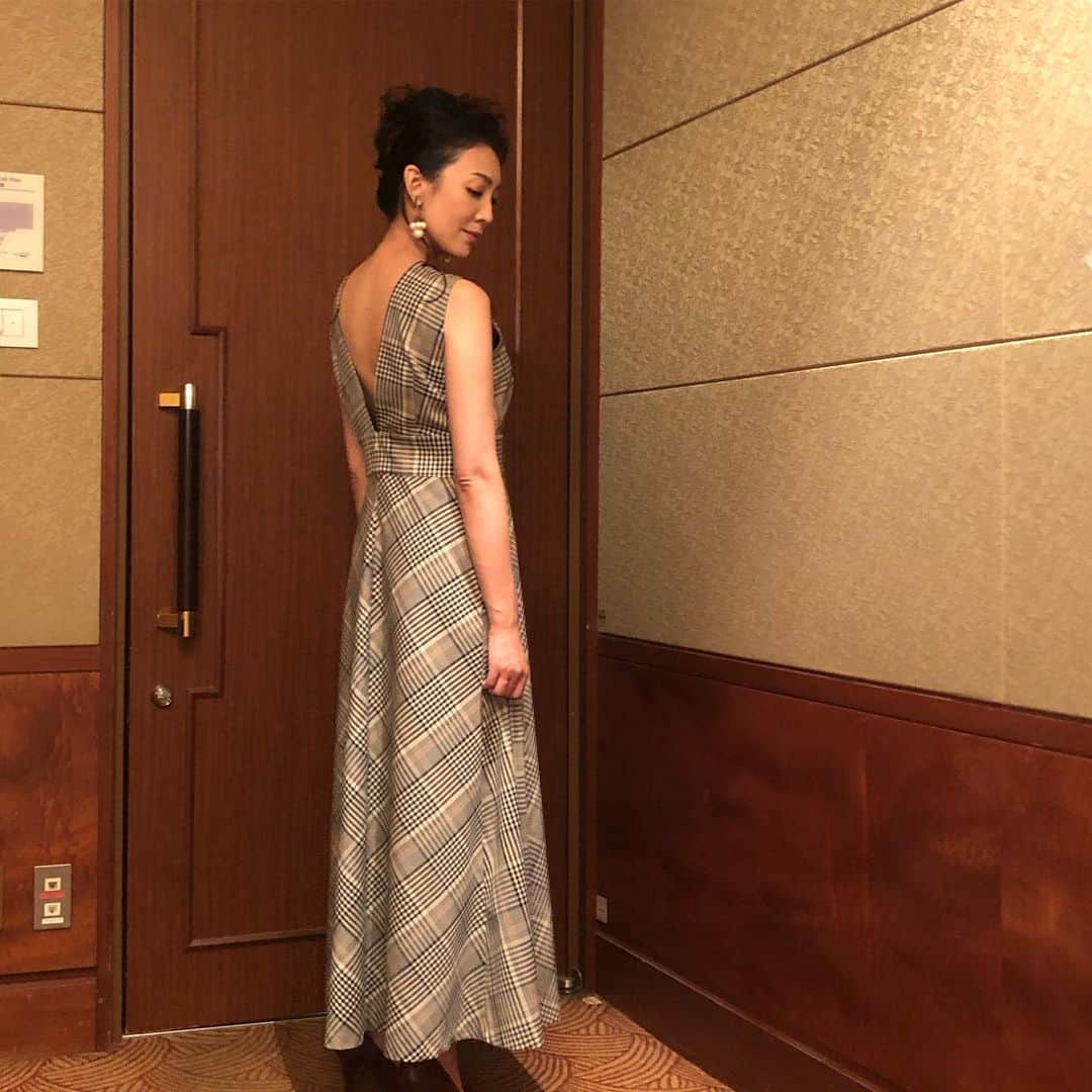 田中美里さんのインスタグラム写真 - (田中美里Instagram)「背中のデザインが素敵。  #衣装 #ガリャルダガランテ  @gallardagalante」7月31日 18時58分 - misatotanaka77