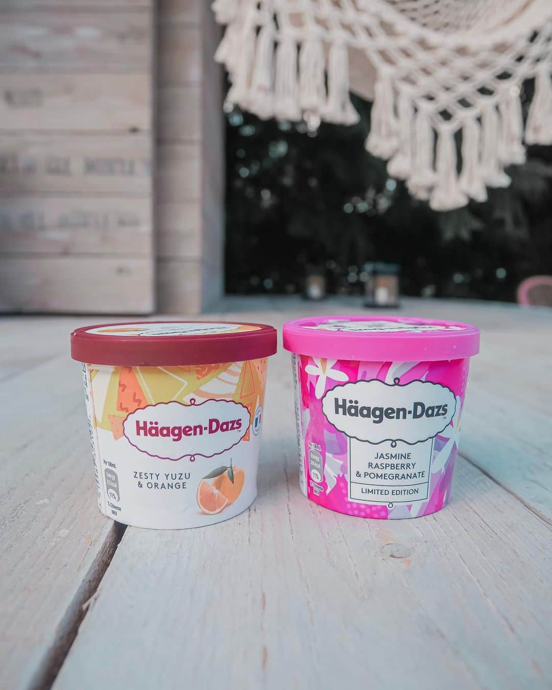 夏晴さんのインスタグラム写真 - (夏晴Instagram)「_ Häagen-Dazs永遠都會讓你驚艷 這次出超多新口味 每樣都是搭配的很好 炎熱的夏天出去玩一定要吃冰 不但降溫減少煩悶還能讓味蕾好好享受一番 哈根達斯絕對是我的首選呀～ 橙香柚子 淡淡的橙皮香跟奶味的漸層堆疊 茉莉覆盆子石榴 淡淡的覆盆子味道 但茉莉花香非常濃 完全是新滋味 兩種都好好吃哦！ 超讚！！！分享給大家  #每天來點哈根達斯 #HDandMe #爛醉咖啡 #爛醉咖啡drunkcafe」7月31日 19時03分 - qing_413