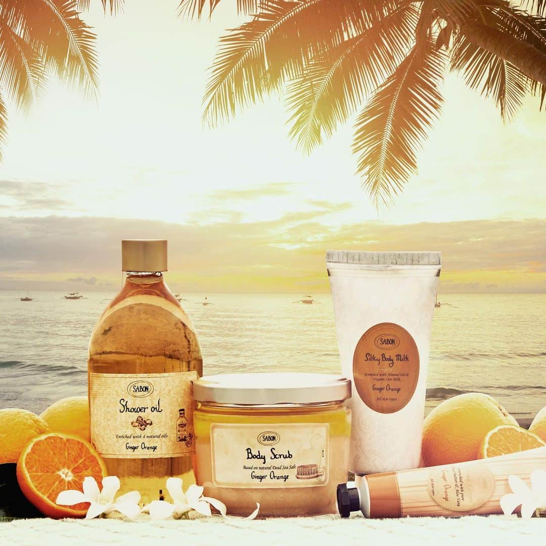 SABON Japanさんのインスタグラム写真 - (SABON JapanInstagram)「夏の夕暮れにぴったりな、フレッシュ・フルーティー＆スパイシー"Ginger Orange Collection"。﻿ 明日、8月1日(木)より豊富なラインナップでレギュラー発売します。﻿ ﻿ 夏の一日をポジティブに締めくくるバス＆シャワーアイテムのほか、保湿アイテムやオードゥサボン、アロマなど、様々なライフシーンで香りを堪能できるアイテムがラインナップ。﻿ ﻿ オレンジとジンジャーが紡ぎだす、心やすらぐ爽やかな香りに包まれ、ポジティブなエネルギーで満ち溢れる夏のひとときをお楽しみください。﻿ ﻿ ＜Special Campaign! ＞﻿ ◆Lucky Lottery Campaign　﻿ ジンジャー・オレンジコレクションを含む、8,000円(税込)以上お買い物いただいた方は、この夏にぴったりのアイテムやイベント招待券が当たるくじ引きにご参加いただけます。﻿ 期間：8/1(木)～8/15(木) ※実施店舗はSABON直営店舗のみとなります。﻿ ※オンラインストアでのお買い物は対象外ですのでご了承ください。﻿ ※各店なくなり次第終了となりますのでご了承ください。﻿ ﻿ ﻿ #sabon#gingerorangecollection#gingerorange#ginger#orange#bathtime#beauty#cosme#bodycare#サボン#ジンジャーオレンジコレクション#ジンジャーオレンジ#ジンジャー#オレンジ#香り#美容#シャワーオイル#ボディスクラブ#シルキーボディミルク#夏#夏コスメ#保湿#夏の夕暮れ#夕暮れ#シャワータイム#ダメージケア#コスメ#ボディケア#バスタイム」7月31日 19時06分 - sabon_japan