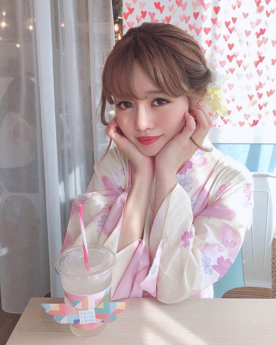 のインスタグラム：「. 今日はコラボの撮影で浴衣を 着ました👘💓 . いつもお世話になっている、 @asakusa_sawadaya さんの 新作浴衣をお借りしました🥺 . いつもありがとうございます💕💕 今回のテーマカラーはイエロー💫 コラボスイーツのカラーと合わせてみました👘 ヘアも @asakusa_sawadaya さんです💕 . . @daisan_hanare さんとのコラボスイーツについては後日、フィードで詳しく書かせていただきますっ🥰💫 とっても楽しみなイベントも企画しています💓お楽しみに💫 . . . . . . #浴衣#浴衣ヘアアレンジ#浴衣デート#浴衣女子#浴衣ヘア#着物レンタル#浴衣アレンジ#着物ヘア#着物コーディネート#着物ヘアアレンジ#yukata#tokyo#asakusa」