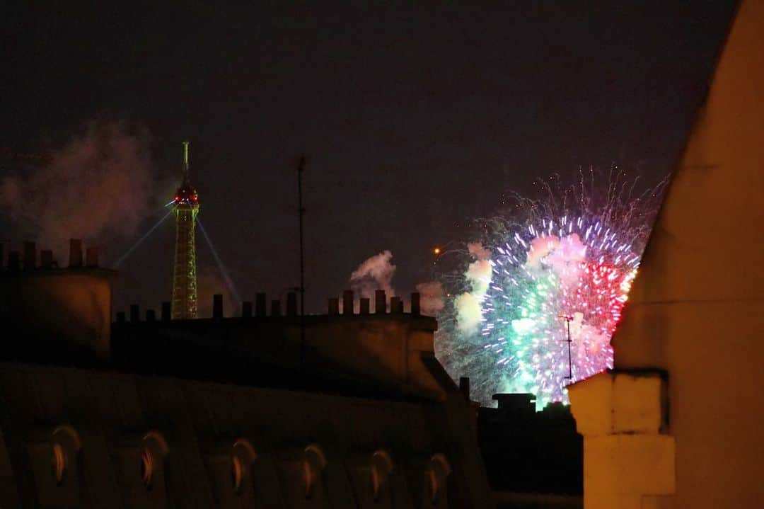 日野礼香さんのインスタグラム写真 - (日野礼香Instagram)「遠目から見えたパリ祭の花火  #paris #france #fireworks #bastilleday #towereffel #パリ #フランス旅行 #パリ祭 #革命記念日 #花火 #エッフェル塔🇫🇷」7月31日 19時11分 - reicheru219