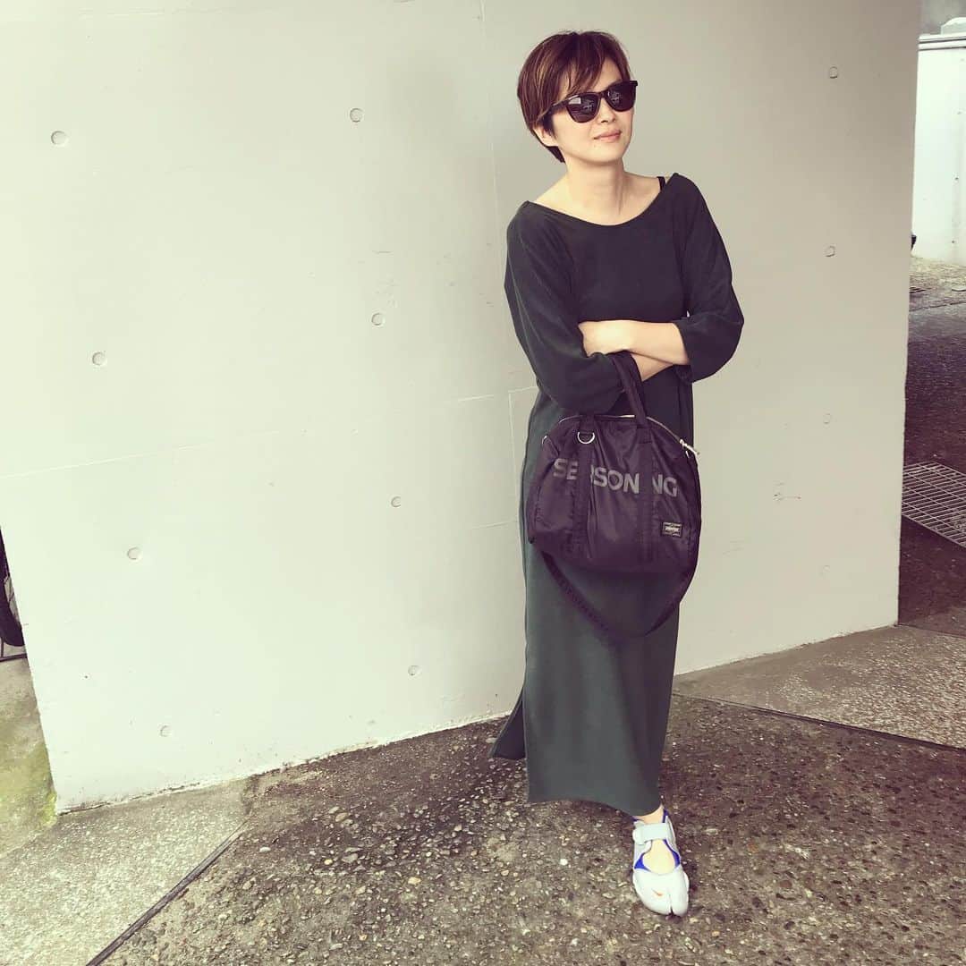 今宿麻美さんのインスタグラム写真 - (今宿麻美Instagram)「いつかの私服。 パイルスリットワンピ‼︎ 背中のあき具合、 歩きやすいスリット、 すべてがツボ♡ @omekashi_pr」7月31日 10時31分 - imajuku0107
