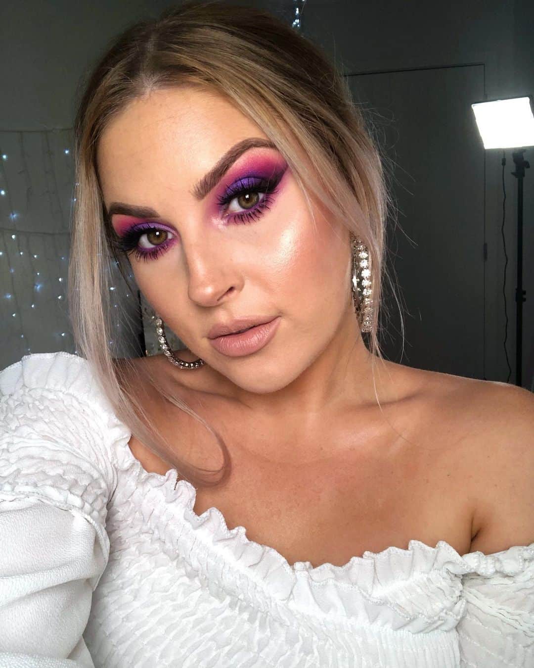 Shannonのインスタグラム：「Actually happy this makeup came out kind of okay... 😂 this is the look from one of my new YouTube videos 💕 where you guys voted for the products I used on my IG stories 🥰 I wanna do another one soon 😇💕 https://youtu.be/5f6GQZGit_U」