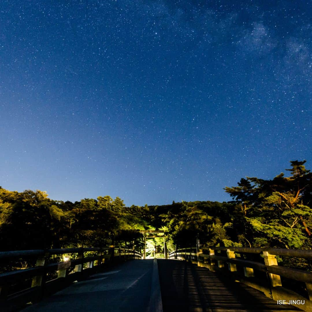 伊勢神宮さんのインスタグラム写真 - (伊勢神宮Instagram)「#伊勢神宮 #神宮 #神社 #心のふるさと #内宮 #宇治橋 #鳥居 #星空 #天の川 #夜景 #ISEJINGU #JINGU #SOUL_of_JAPAN #Japan #Jinja #Shinto #Naiku #Ujibashi_Bridge #starrysky #milkyway #nightview」7月31日 11時00分 - isejingu.official