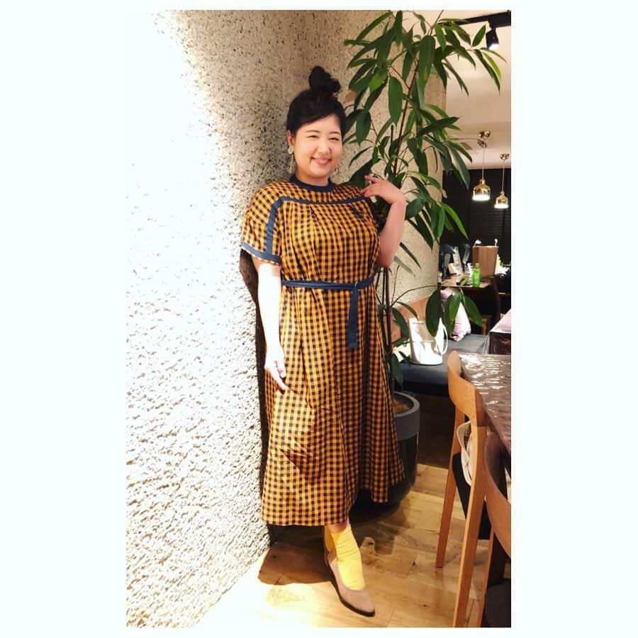 馬場園梓さんのインスタグラム写真 - (馬場園梓Instagram)「へい♪  先日 またお先に 「TERRACEHOUSE TOKYO 2019-2020」  の生活を見させていただきました☺︎ 衝撃の連続。  夢中です。  Netflixで絶賛放送中！  地上波の放送も始まりしたので、 なにとぞよろしくお願い致します˚✧₊ そして  こちらのステキなお衣装は、  ワンピース:merlot(メルロー)  イヤリング:スタイリストさん私物  唐揚げ:大きめ 最高  になります。  ですので  ルン♪  #yeah #exciting #Netflix  #テラスハウス #TERRACEHOUSE #ワンピース #秋物 #merlot  #イヤリング #唐揚げ #大好物 #球体 #衝撃 #ルン♪」7月31日 11時01分 - babazonoazusa