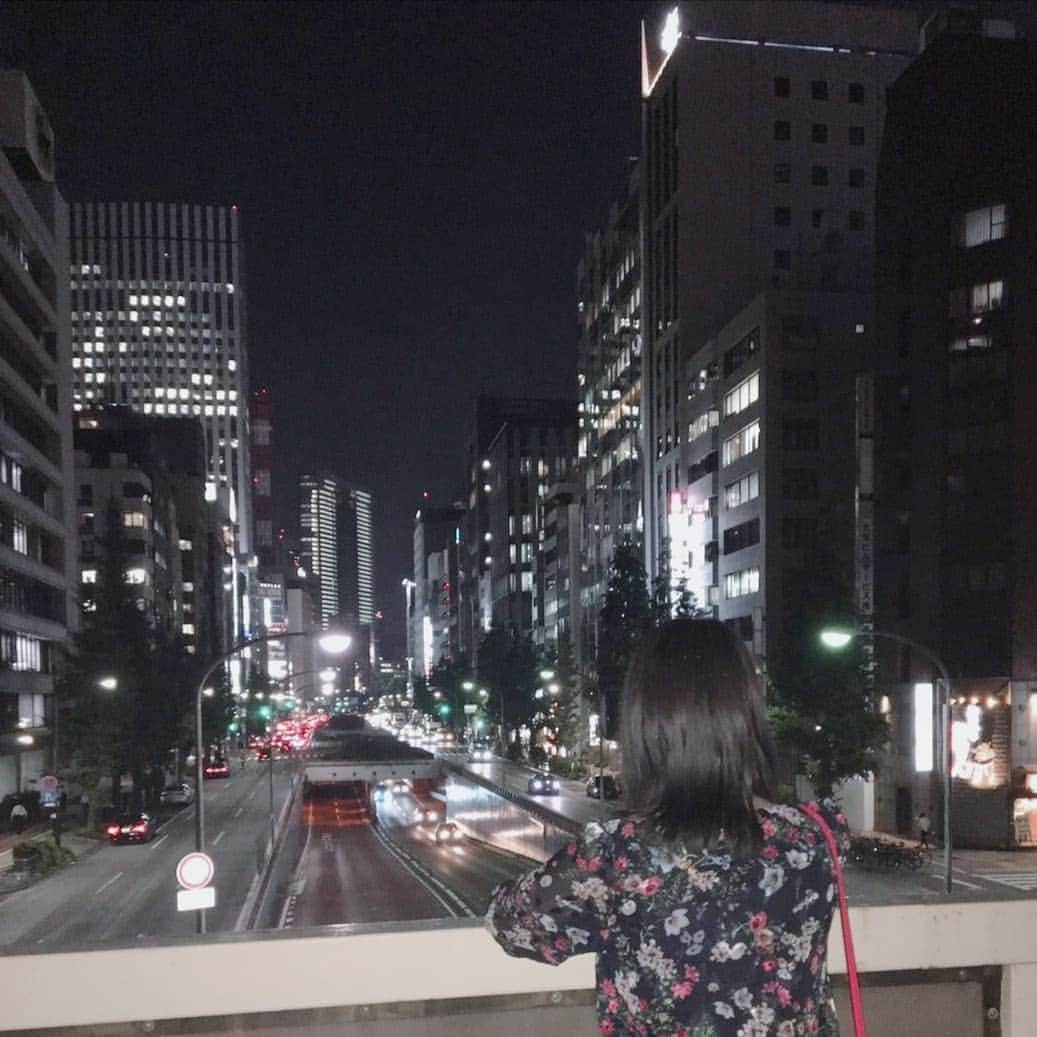 野中美希さんのインスタグラム写真 - (野中美希Instagram)「夜景を撮る人。歩道橋から夜景撮るのが好きです  #ちぇる #野中美希 #morningmusume19 #モーニング娘19 #夜景 #カメラ女子 #LEICA #今日で #7月 #終わり #8月も #よろしくおねがいします #楽しもう」7月31日 11時01分 - miki_nonaka.official