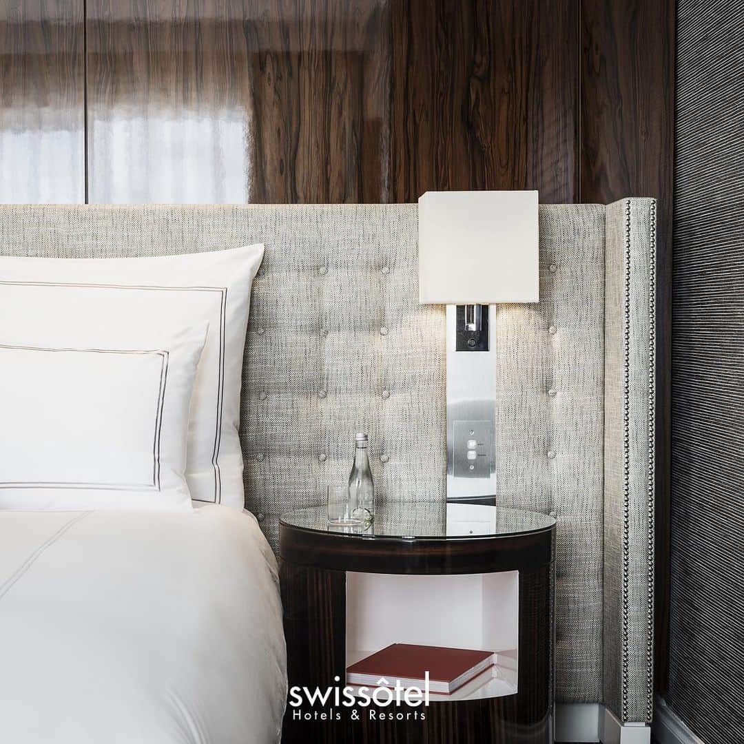 スイスホテル南海大阪さんのインスタグラム写真 - (スイスホテル南海大阪Instagram)「お客様はどのように #SwissHospitality体験しますか？スイスホテルでは、デザインの様々な局面に注目しています。#SwissDesign についてはこちらから。bit.ly/2sjeKO3  How do our guests experience #SwissHospitality? Through the attention to detail in every aspect of design at Swissotel properties. Learn more about our #SwissDesign: bit.ly/2sjeKO3」7月31日 11時19分 - swissotelnankaiosaka_official