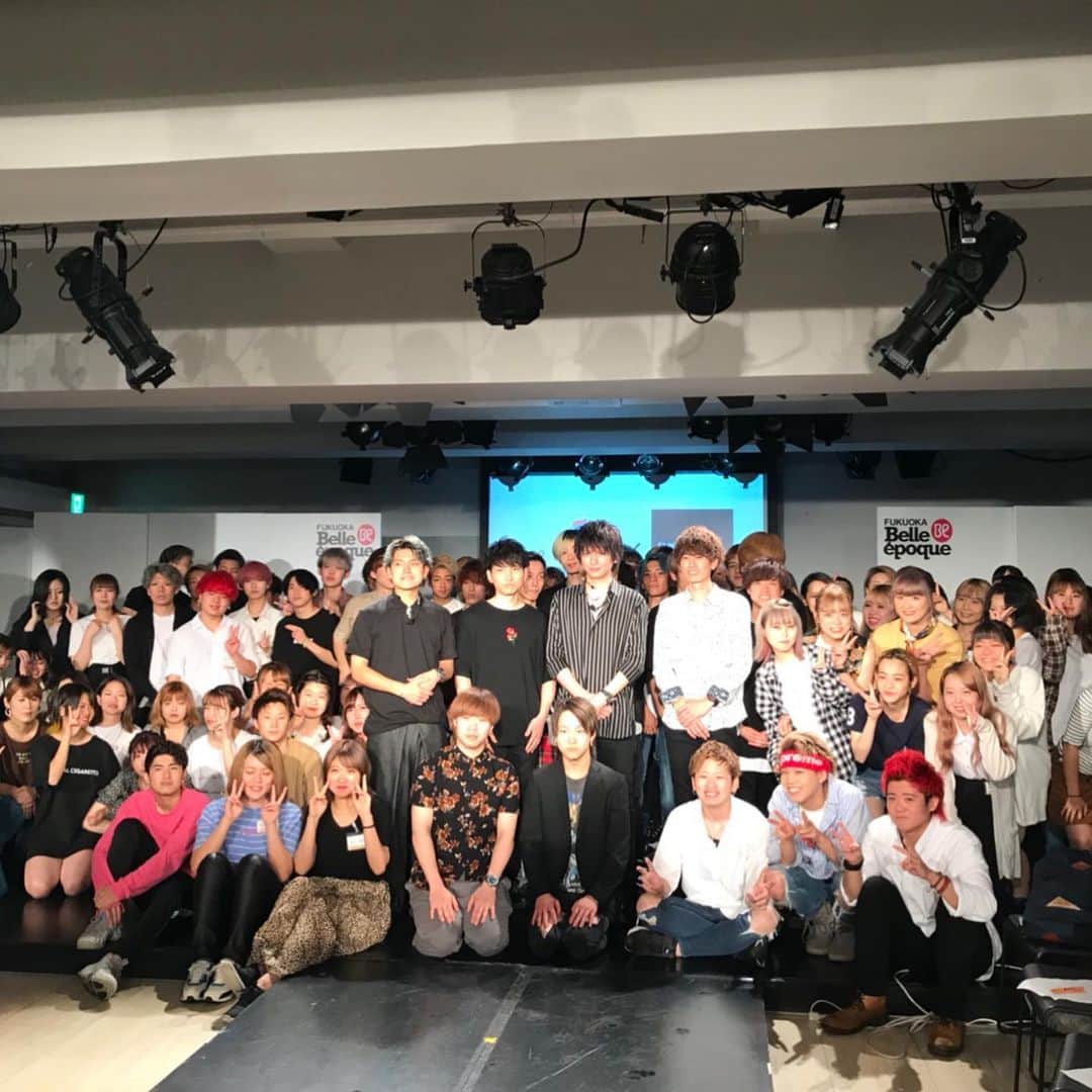 福岡ベルエポック美容専門学校さんのインスタグラム写真 - (福岡ベルエポック美容専門学校Instagram)「7/21トップサロンゼミ OCEAN TOKYO Harajuku 代表取締役 三科さんによる特別授業✨✨✨ 午前中は在校生向け、午後はオープンキャンパスゲスト講師をしていただきました🙌 在校生モデルに、カット&スタイリングプラス貴重なトークもしていただいてとっても刺激のある授業でした☺️ 気さくに撮影もしてもらえて充実した1日でしたね🎉 . . . #ベルオーシャン #福岡ベルエポック美容専門学校 #福岡ベルエポック #福岡ベル #ベルだけの #最新の美容ファッションを福岡で学ぶ #美容師 #ヘアメイク #ブライダル #ブライダルヘアメイク #プランナー #アイリスト #美容部員 #スタイリスト #エステティシャン #アパレル #ネイリスト #美容専門学校 #fukuoka #belleepoque #beauty #wedding #bridal #hairmake #hair #make」7月31日 11時22分 - fukuoka_belle