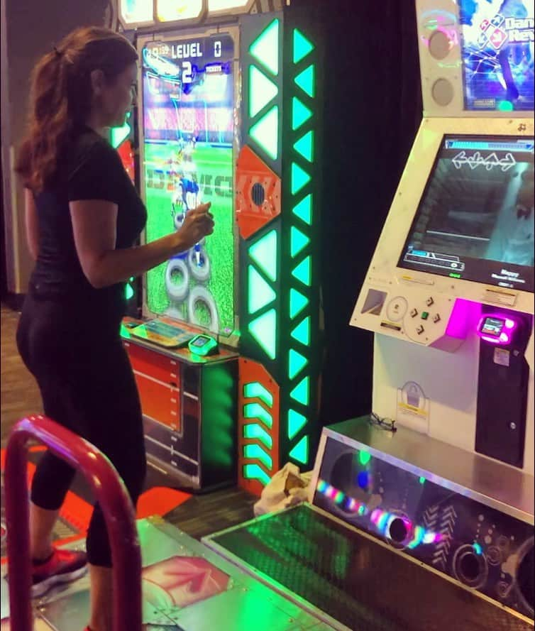 コンスタンス・マリーさんのインスタグラム写真 - (コンスタンス・マリーInstagram)「Sh*ts about to get real. Dance Dance Revolution here I come! 😬🙏🏽 Pray for me. #daveandbusters #TakeChargeTuesday」7月31日 11時28分 - goconstance