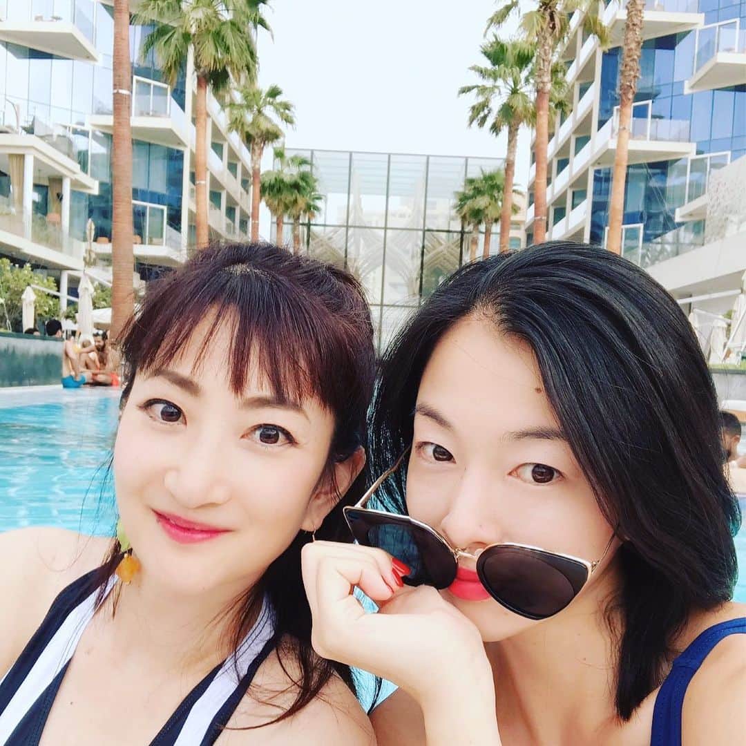 珠久美穂子さんのインスタグラム写真 - (珠久美穂子Instagram)「暑すぎてプールの水が ぬるい💦お風呂みたい…  #pool  #summer  #vacation  #ドバイ  #ドバイ旅行  #ドバイ女子旅  #summervacation  #fivehoteldubai🇦🇪 #hotel  #dubai  #dubai🇦🇪 #holiday #ドバイ観光 #دبي」7月31日 11時36分 - shukumihoko
