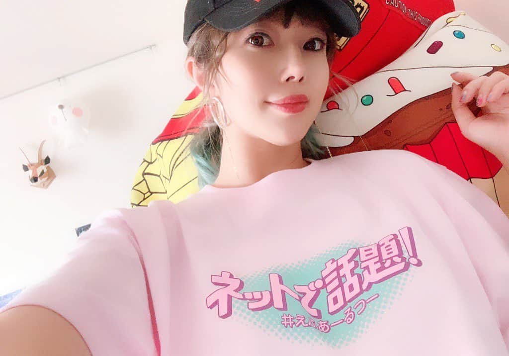 のインスタグラム：「･ ひとめぼれした🐇👚 ･ ･ @fxxkingrabbits @fr2ume #ネットで話題#fr2#🐰 #Tshirt#ootd #selfie#me」