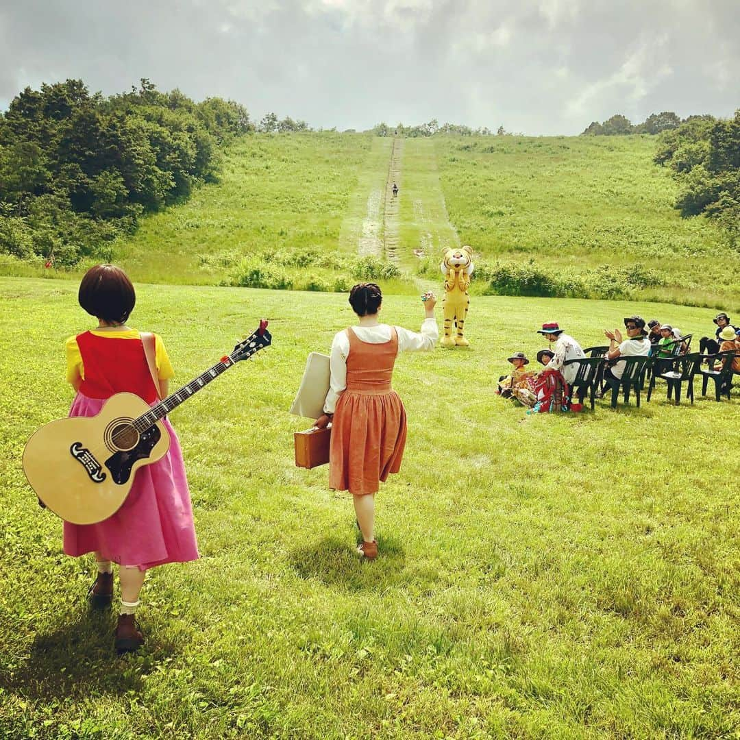 美甘子さんのインスタグラム写真 - (美甘子Instagram)「フジロック2019の思い出。 2006年くらいからプライベートでフジロックへ行くようになって、ひょんなことから2012年からマリアお姉さんをすることに。 今年でマリアお姉さん8年目でした。チームサイレントブリーズはとっても大切な仲間です。 #フジロック #fujirock #fujirock2019 #サイレントブリーズ #マリアお姉さん」7月31日 12時04分 - rekish_mikako