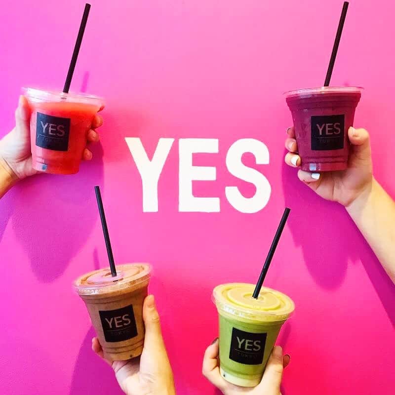 のインスタグラム：「. . 【★イベント出店のお知らせ★】 . 8月8日〜18日の期間で 二子玉川RISEにて開催される 『RISE WANDER GARDEN』 にてYES TOKYOが出店いたします✨ . 二子玉川RISEのリボンストリート内の 「虹のマルシェ」ブースにてキッチンカー での出店となります🌈 . 暑い夏にピッタリなアサイーボウルやスムージー🌴 今が旬のスイカのジュース🍉 . お子様にも飲んでいただけるコールドプレスジュース🥤 イベント限定のオリジナルレモネード🍋 などなど💡 . このイベントでしか味わえないフレッシュで美味しいドリンクをメインに販売いたします！ . スイカのドリンクや、 店頭でも大人気のアサイーボウルは数量限定となっておりますので是非是非この機会にお求めください☺︎ . 夏休みに、ご家族・ご友人・カップルで是非お越しください🌈🌈 . . . @yestokyo #YES #TOKYO  #yestokyo #yoga #yogini #trunkhotel #coldpressedjuice #juice  #ヨガ #ヨガスタジオ #コールドプレスジュース #ジュースクレンズ #オーガニック #mctオイル #野菜ジュース #ジュース #スムージー #中目黒 #二子玉川 #二子玉川ライズ #代官山  #渋谷 #福岡 #横浜  #ダイエット #ケータリング #ファスティング #アサイーボウル #スイカジュース」