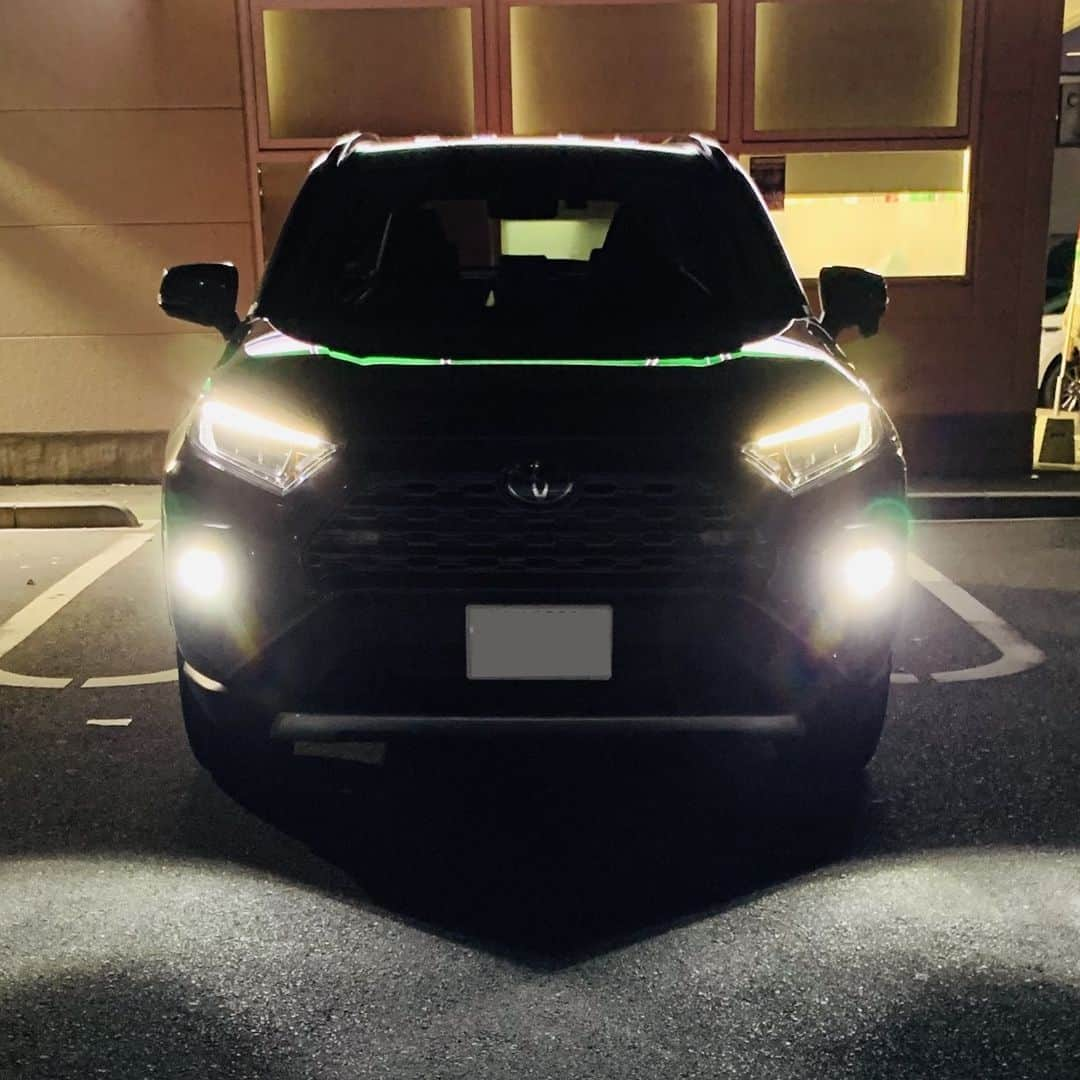 fcl.(エフシーエル)さんのインスタグラム写真 - (fcl.(エフシーエル)Instagram)「. Owner: @tk8mi_room様 車　種: #RAV4 #AXAH54 R.1年式 商　品: #fclカラーチェンジLEDバルブ  LEDフォグランプ交換！ホワイト⇔イエロー切替可！ . ▶お買いものは写真内のタグをタップ！ またはプロフィールのリンクからどうぞ →@fcl_ledhid . . . . . #fcl #車のある風景 #カスタムカー #車いじり #愛車 #写真好きな人と繋がりたい #車好き #車好きな人と繋がりたい #車撮影 #車好きと繋がりたい #ファインダー越しの私の世界 #車の写真が好きな人と繋がりたい #愛車のある風景 #愛車自慢 #toyota #トヨタ #toyotarav4 #好きにまみれろ #suv #トヨタグラム #トヨタrav4 #suv男子 #suv女子 #suv好きな人と繋がりたい #rav4adventure #rav42019 #エフシーエル」7月31日 12時00分 - fcl_ledhid