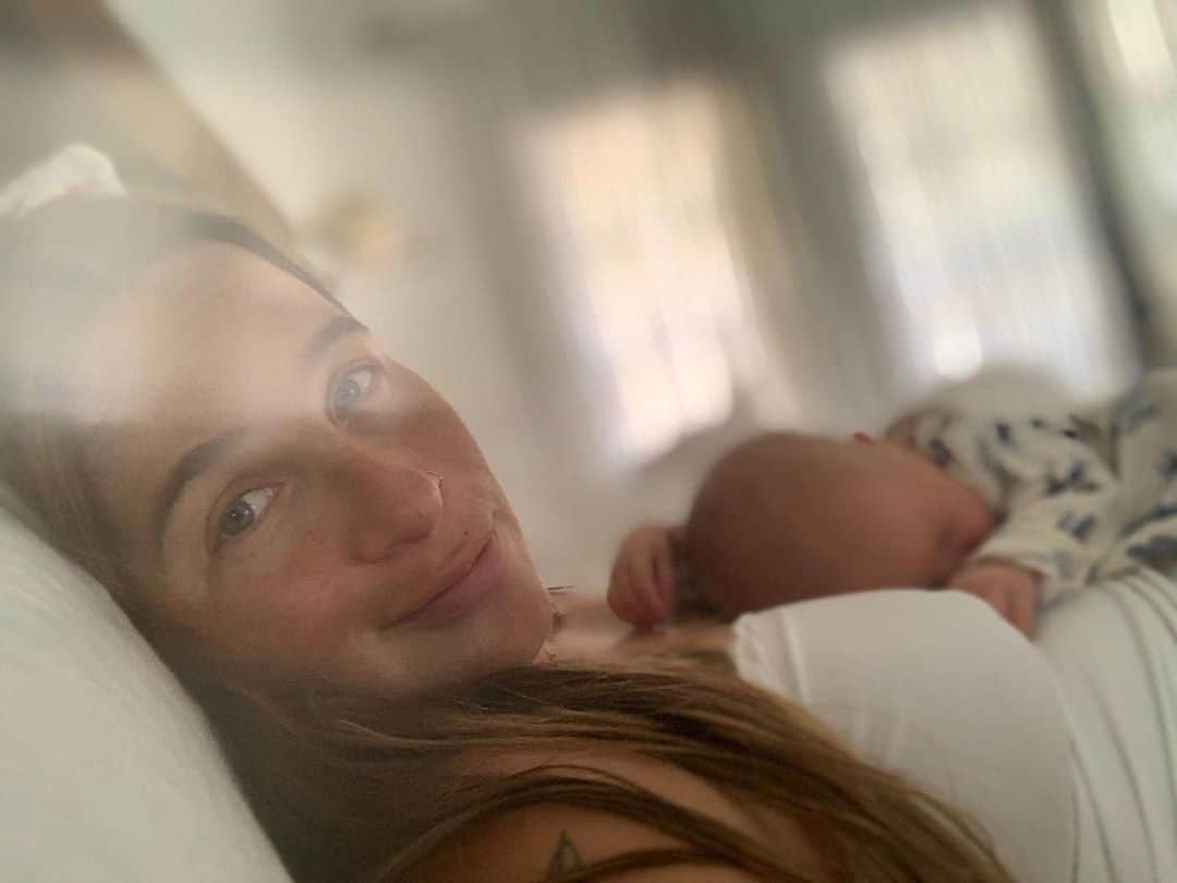 ケヴィン・マクキッドさんのインスタグラム写真 - (ケヴィン・マクキッドInstagram)「I’m so happy to announce the arrival of our little baboo - Nava James McKidd! She is amazing and our whole family feels blessed. We just got her home and Aiden is already a brilliant big brother to her. Joe and Iona are the best guiding lights to these new souls. Arielle is a WARRIOR and I’m so proud to witness her natural mothering strength and wisdom. Full of love and gratitude #clanmckidd」7月31日 12時06分 - therealkmckidd