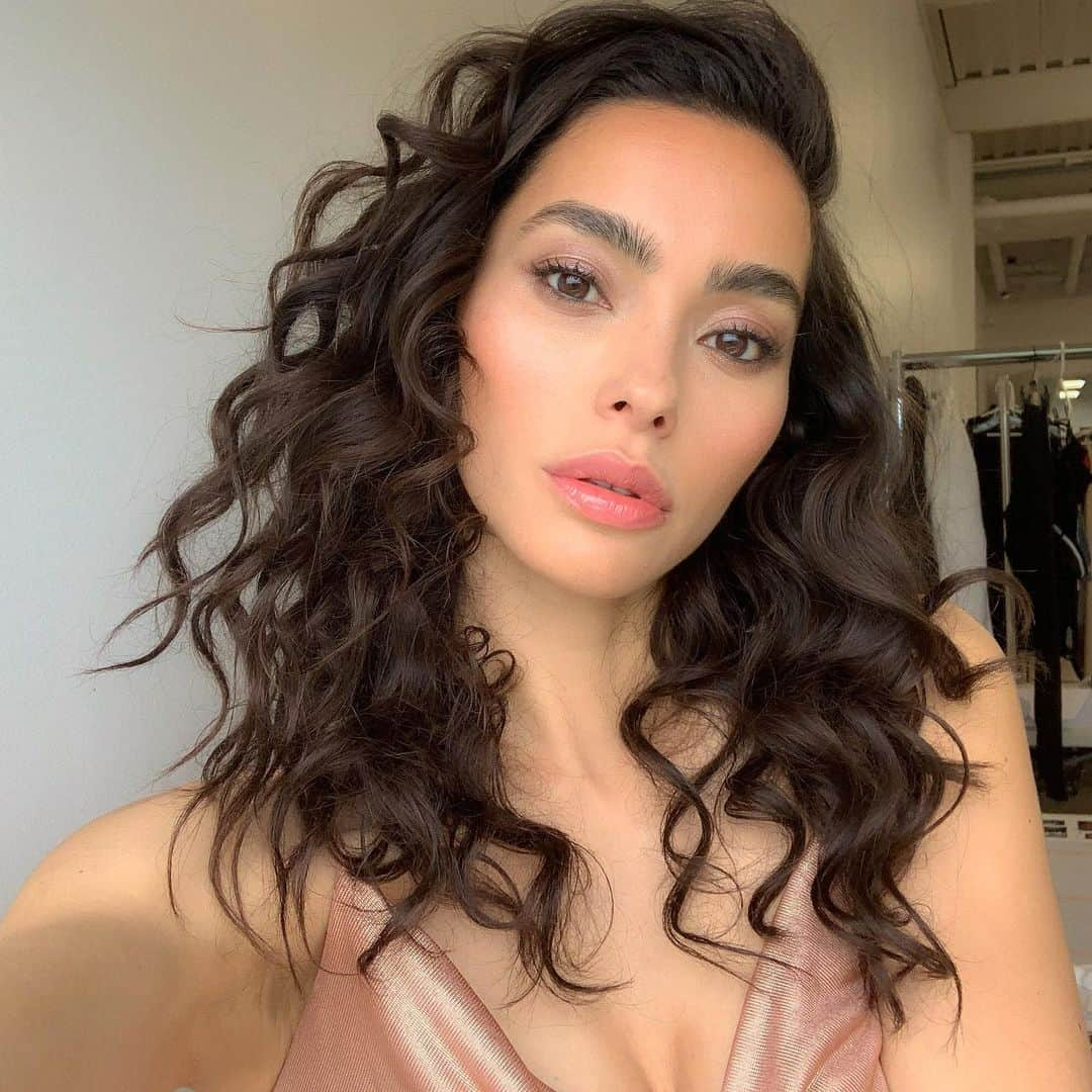 エイドリアン・ホーさんのインスタグラム写真 - (エイドリアン・ホーInstagram)「On set 📸」7月31日 12時08分 - adrianneho