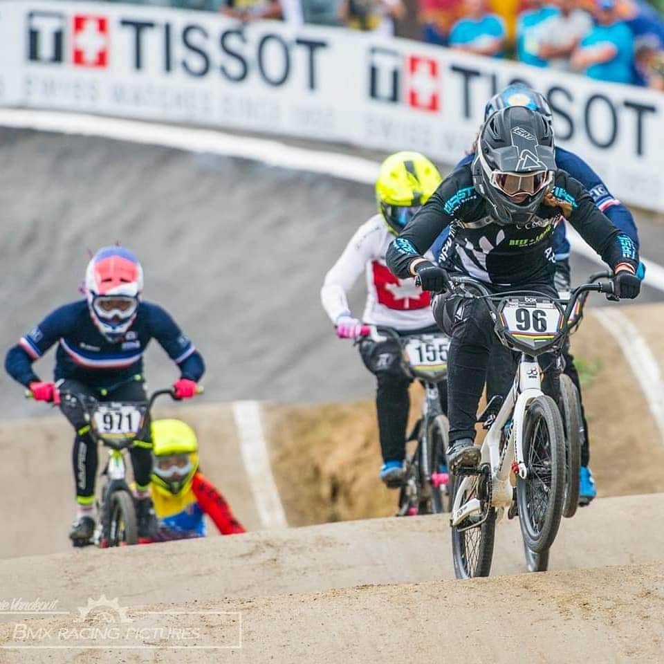 サラ・ウォーカーさんのインスタグラム写真 - (サラ・ウォーカーInstagram)「Being able to witness @jessie_smithbmx win the Junior Elite World Title was an extremely proud moment! (The rainbow jersey suits you well Jessie!) Another highlight was my second race in a very competitive moto but that's about as far as the highlights go for me. A disappointing result to go out in the quarter but my self-belief is strong (and perhaps stubborn), so I will take the learnings and keep enjoying the entire journey, even if parts of it hurt. Dealing with adversity doesn't automatically mean that things will work out in the end - but either way, the lows make me appreciate the highs even more.  Proud of the entire kiwi team. A huge thanks to the @teamtvesport guys for the support over the week as well as @beeflambnz & @deloitte_nz which I am so thankful for.」7月31日 12時23分 - swbmx