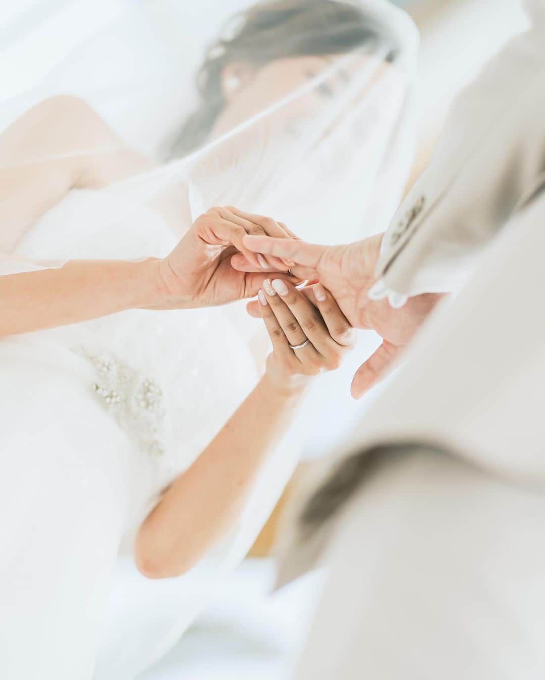 ARLUIS WEDDINGさんのインスタグラム写真 - (ARLUIS WEDDINGInstagram)「− 結婚式というセレモニーで、 最も感動する瞬間でもあります＊* おふたりの”永遠の愛”を 大切なゲストと共に・・・。 . . . ▪️#arluiswedding ▪️Area：#OKINAWA ▪️Chapel：#CHURAnoKYOUKAI --------- . アールイズウエディングでは、 結婚式当日はもちろん、 おふたりのリゾートステイをご提案♥ 風までも、思い出になるリゾートウェディングを。 . . #アールイズウエディング  #arluiswedding のハッシュタグをつけて、  結婚式当日のお写真や 現地での様子を投稿・発信してくださいね✈ . 公式IGでリグラムさせていただきます✨. . >>> @arluiswedding . --------- ＿ − #美らの教会#美ら #ザギノザリゾート #ギノザリゾート #琉球ガラス#シャンデリア − #resortwedding #beachwedding #海外ウェディング #リゾートウエディング #沖縄ウエディング #沖縄挙式 − #ロケーションフォト #ロケフォト #ビーチフォト − #沖縄 − #weddingphoto #photowedding − #プレ花嫁#結婚式#家族婚 #卒花 #結婚式の思い出にひたる会 #プレ花嫁さんと繋がりたい #プラコレ」7月31日 12時25分 - arluiswedding