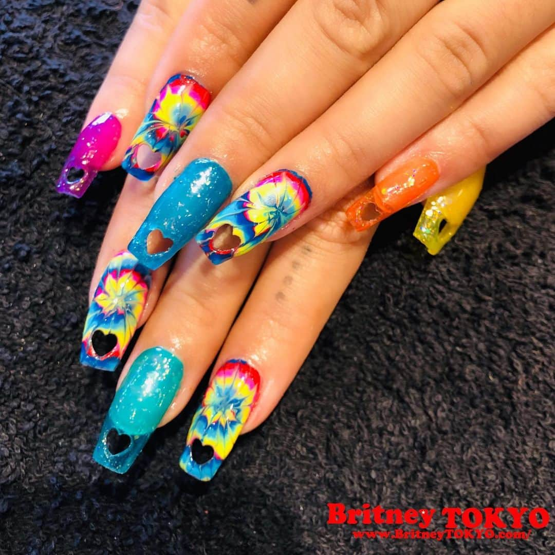 Britney TOKYOさんのインスタグラム写真 - (Britney TOKYOInstagram)「Tie-dye happy vibes💅🏻✨ @ritaora  #nailart #art #nails #britneytokyo #ritaora #ネイル #ネイルアート  Using @naillabousa #tokyospice @apresnailofficial #britneygelx」7月31日 12時43分 - britneytokyo