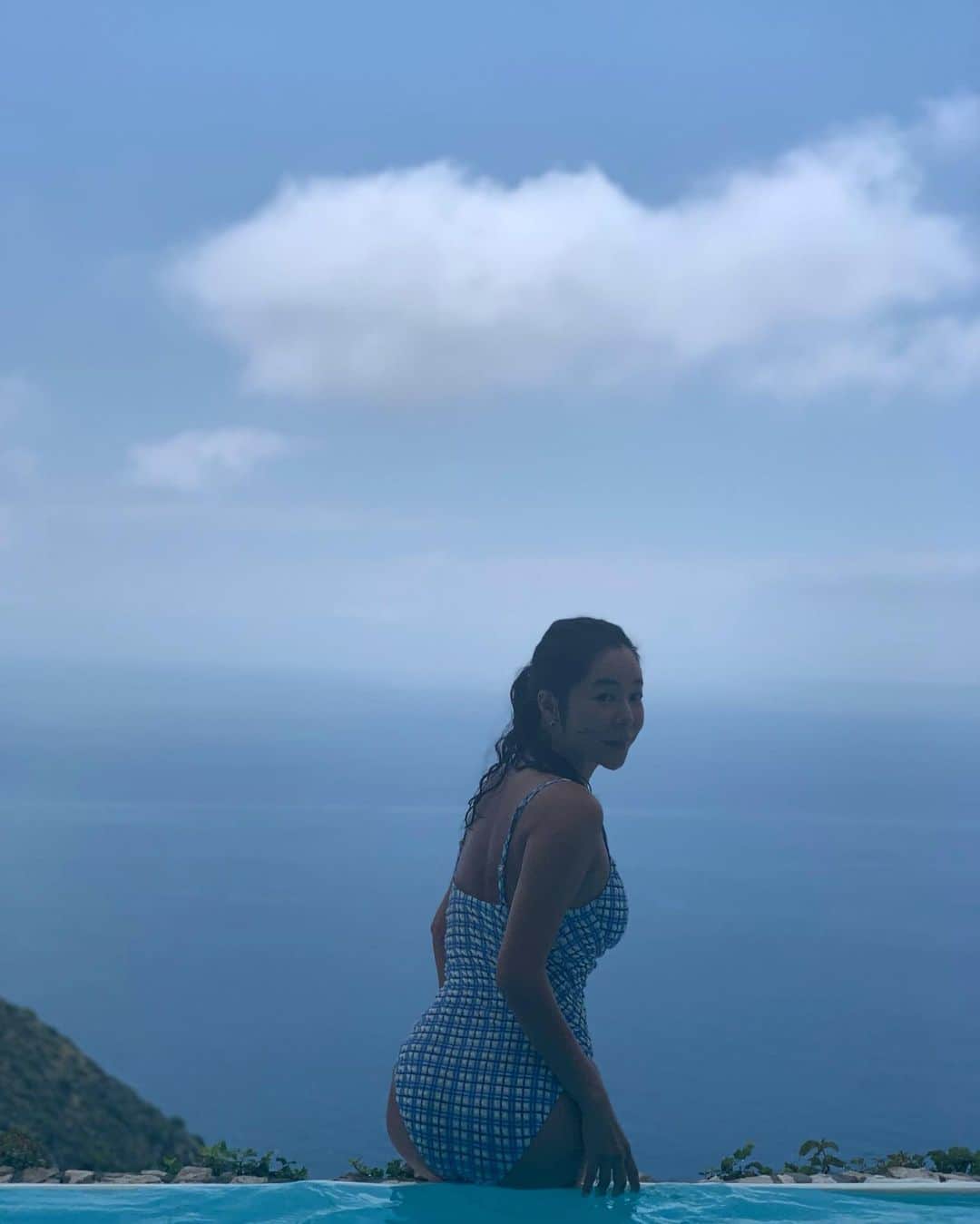リー・ウネ・ヨンさんのインスタグラム写真 - (リー・ウネ・ヨンInstagram)「💙」7月31日 13時24分 - leehaeyoung1730