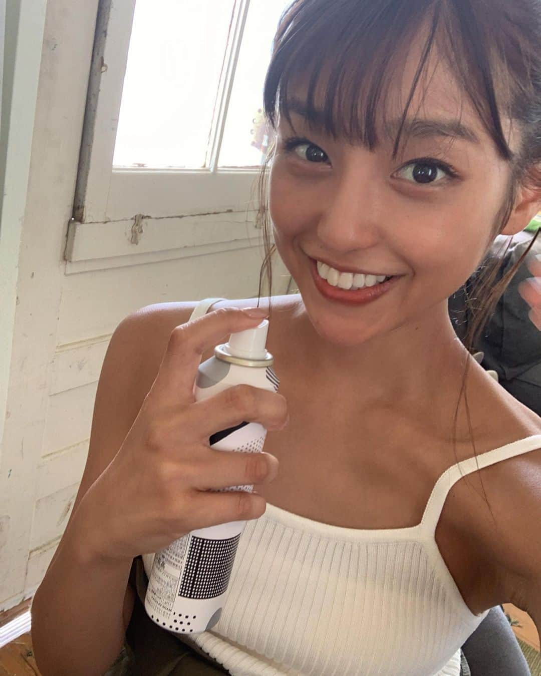 岡副麻希さんのインスタグラム写真 - (岡副麻希Instagram)「🍍﻿ こんにちは！﻿ 夏日和！太陽燦々〜😚👒🍹﻿ ﻿ 私は炭酸を飲むのも、﻿ 浴びるのも好きです🥰💓💓﻿ あと夏の#ミスト もだいすき😌❣﻿ ﻿ ﻿ #全身ミストはスポット探さなきゃ ﻿ #顔だけなら#持ち運び﻿ #炭酸#化粧水#炭酸ミスト#だいすき﻿ #熱中症対策 にも！#gloryinternational ﻿ #フェルジューブ  みなさま、おすすめ#炭酸グッズ  ありましたら教えてください❣️❣️」7月31日 13時20分 - maki_okazoe_official