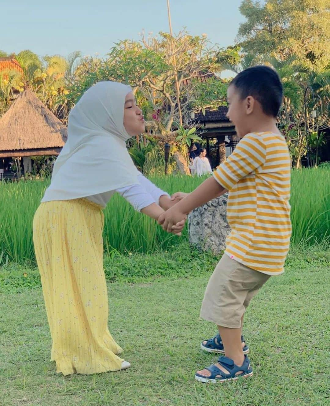 Syahriniさんのインスタグラム写真 - (SyahriniInstagram)「• 31 Juli 2019, Cintaku “ RajaRatu “ Hanya Beda 3 Jam Saja Lahirnya Sama Aunty Incesss, Tak Terasa Sudah 4.Tahun Saja Usia Nya Sekarang ,Do’a Aunty Incesss Dan Uncle Reino Untukmu Selalu Nak, Semoga Menjadi Anak Yg Sholeh Dan Sholehah Dan Juga Toyyib ,Takut Sama ALLAH SWT Hormat Sama Mommy Dan Daddy !  Rabbi Habli Minnashalihin 🤲  ________\\\________  #PrincesSyahrini #MyPreciousFamily #MyLovelyNieceAndNephew」7月31日 14時01分 - princessyahrini