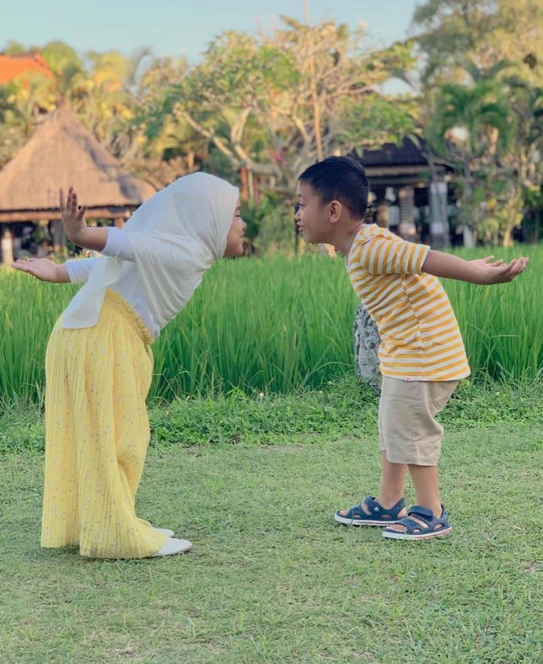 Syahriniさんのインスタグラム写真 - (SyahriniInstagram)「• 31 Juli 2019, Cintaku “ RajaRatu “ Hanya Beda 3 Jam Saja Lahirnya Sama Aunty Incesss, Tak Terasa Sudah 4.Tahun Saja Usia Nya Sekarang ,Do’a Aunty Incesss Dan Uncle Reino Untukmu Selalu Nak, Semoga Menjadi Anak Yg Sholeh Dan Sholehah Dan Juga Toyyib ,Takut Sama ALLAH SWT Hormat Sama Mommy Dan Daddy !  Rabbi Habli Minnashalihin 🤲  ________\\\________  #PrincesSyahrini #MyPreciousFamily #MyLovelyNieceAndNephew」7月31日 14時01分 - princessyahrini